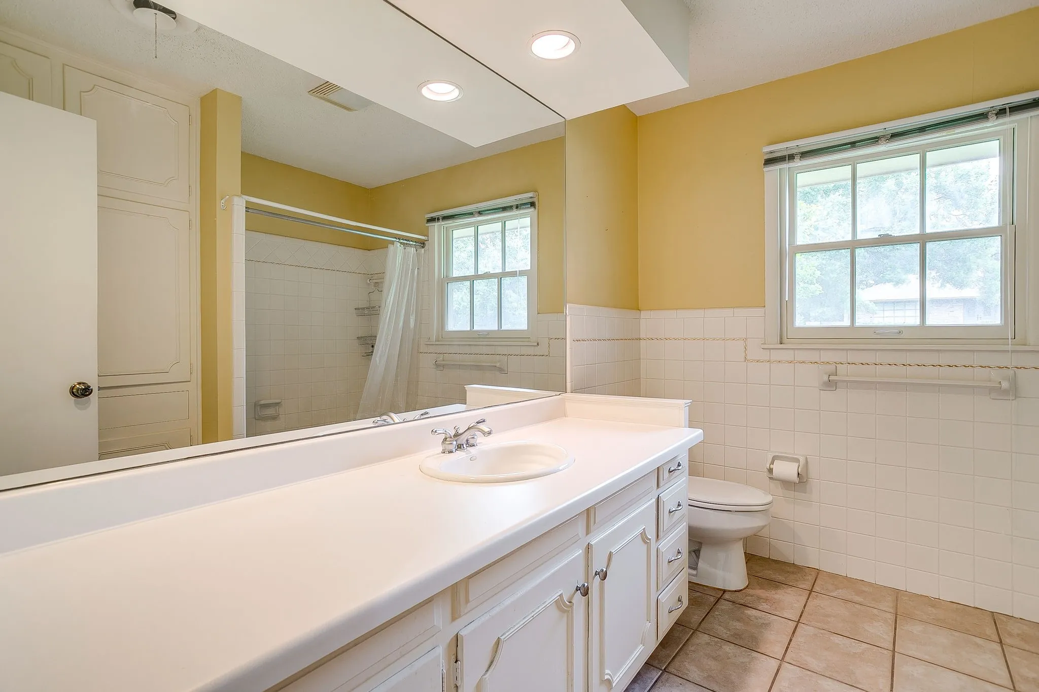 Single Family Residence For Sale in Tarrant County , 6348 Juneau Road, Fort Worth, Texas 76116, 3 Bedroom, 2 Bathroom, 2 Garage spaces, 2,467 Sqft, built in 1963, mls#21262582, Real Estate Agent in Fort Worth, Homes For Sale in Tarrant county, Homes For Sale in Fort Worth, Realtor in Fort Worth Texas, Real Estate Brokerage Independent Realty Texas, Luminita Cordes Realtor