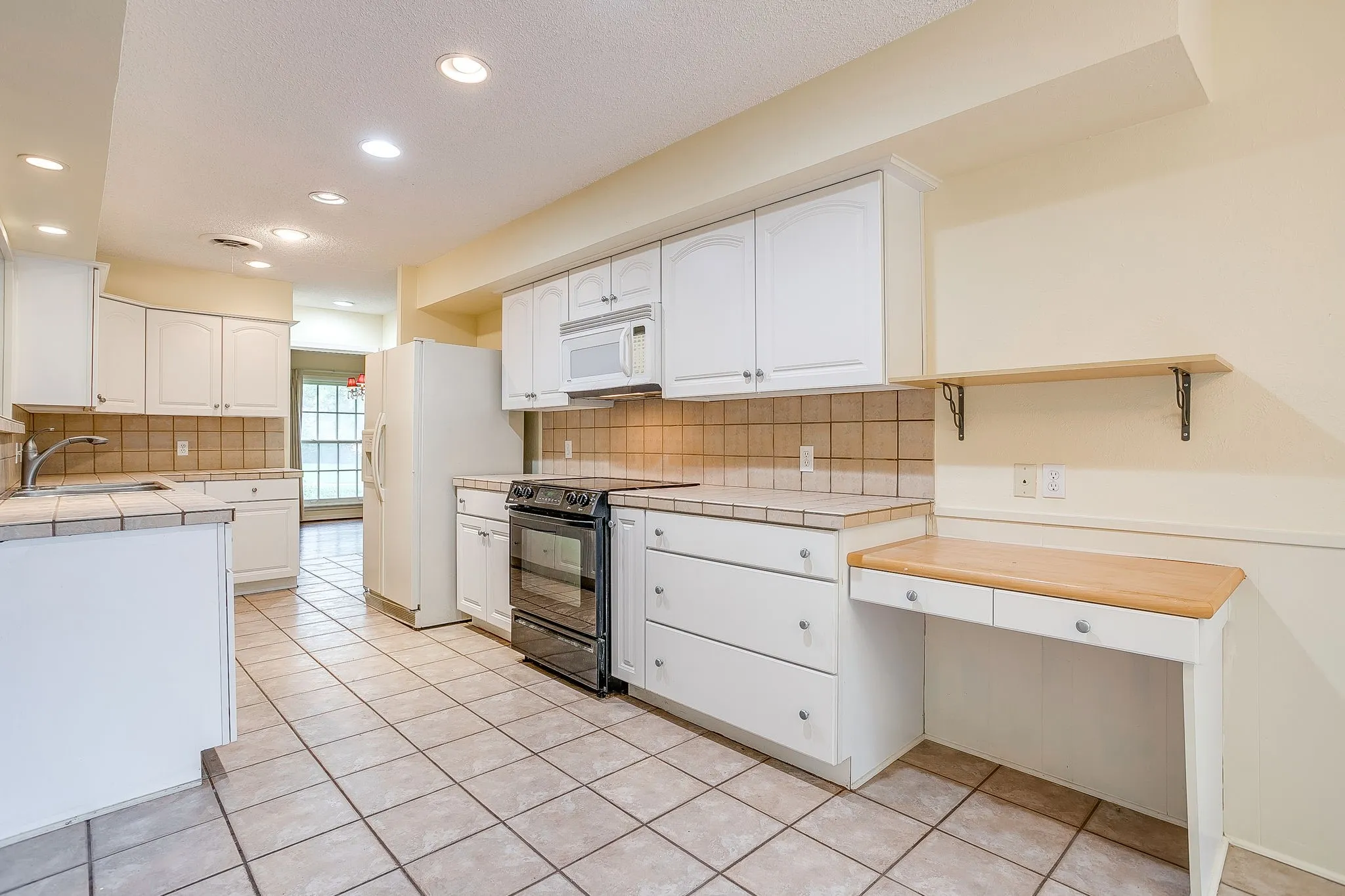 Single Family Residence For Sale in Tarrant County , 6348 Juneau Road, Fort Worth, Texas 76116, 3 Bedroom, 2 Bathroom, 2 Garage spaces, 2,467 Sqft, built in 1963, mls#21262582, Real Estate Agent in Fort Worth, Homes For Sale in Tarrant county, Homes For Sale in Fort Worth, Realtor in Fort Worth Texas, Real Estate Brokerage Independent Realty Texas, Luminita Cordes Realtor