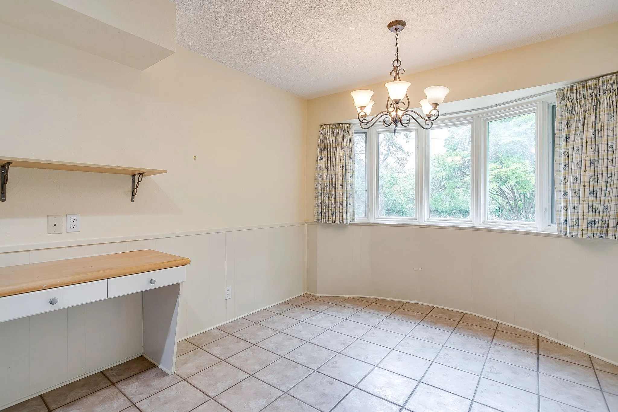 Single Family Residence For Sale in Tarrant County , 6348 Juneau Road, Fort Worth, Texas 76116, 3 Bedroom, 2 Bathroom, 2 Garage spaces, 2,467 Sqft, built in 1963, mls#21262582, Real Estate Agent in Fort Worth, Homes For Sale in Tarrant county, Homes For Sale in Fort Worth, Realtor in Fort Worth Texas, Real Estate Brokerage Independent Realty Texas, Luminita Cordes Realtor