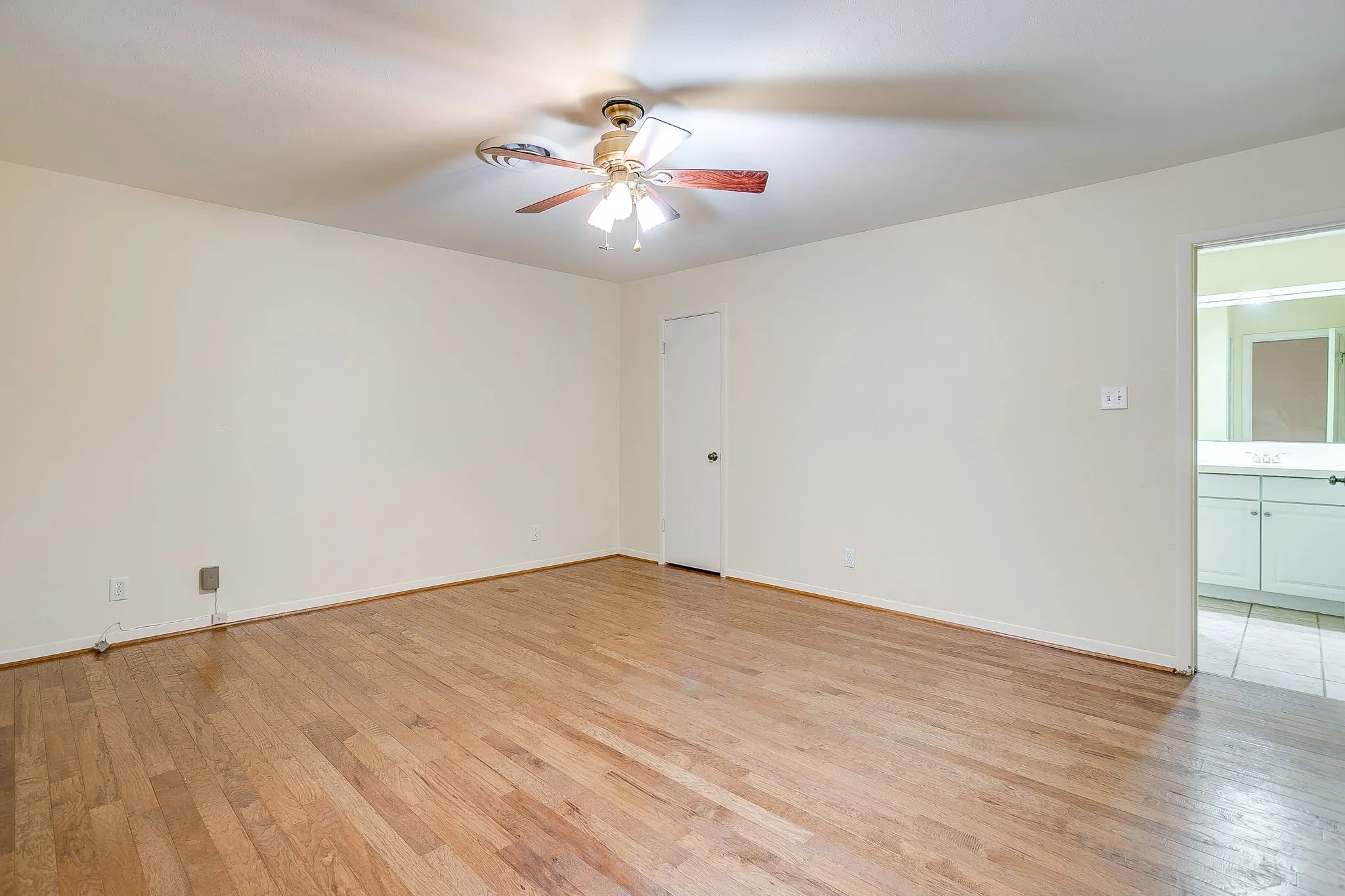 Single Family Residence For Sale in Tarrant County , 6348 Juneau Road, Fort Worth, Texas 76116, 3 Bedroom, 2 Bathroom, 2 Garage spaces, 2,467 Sqft, built in 1963, mls#21262582, Real Estate Agent in Fort Worth, Homes For Sale in Tarrant county, Homes For Sale in Fort Worth, Realtor in Fort Worth Texas, Real Estate Brokerage Independent Realty Texas, Luminita Cordes Realtor