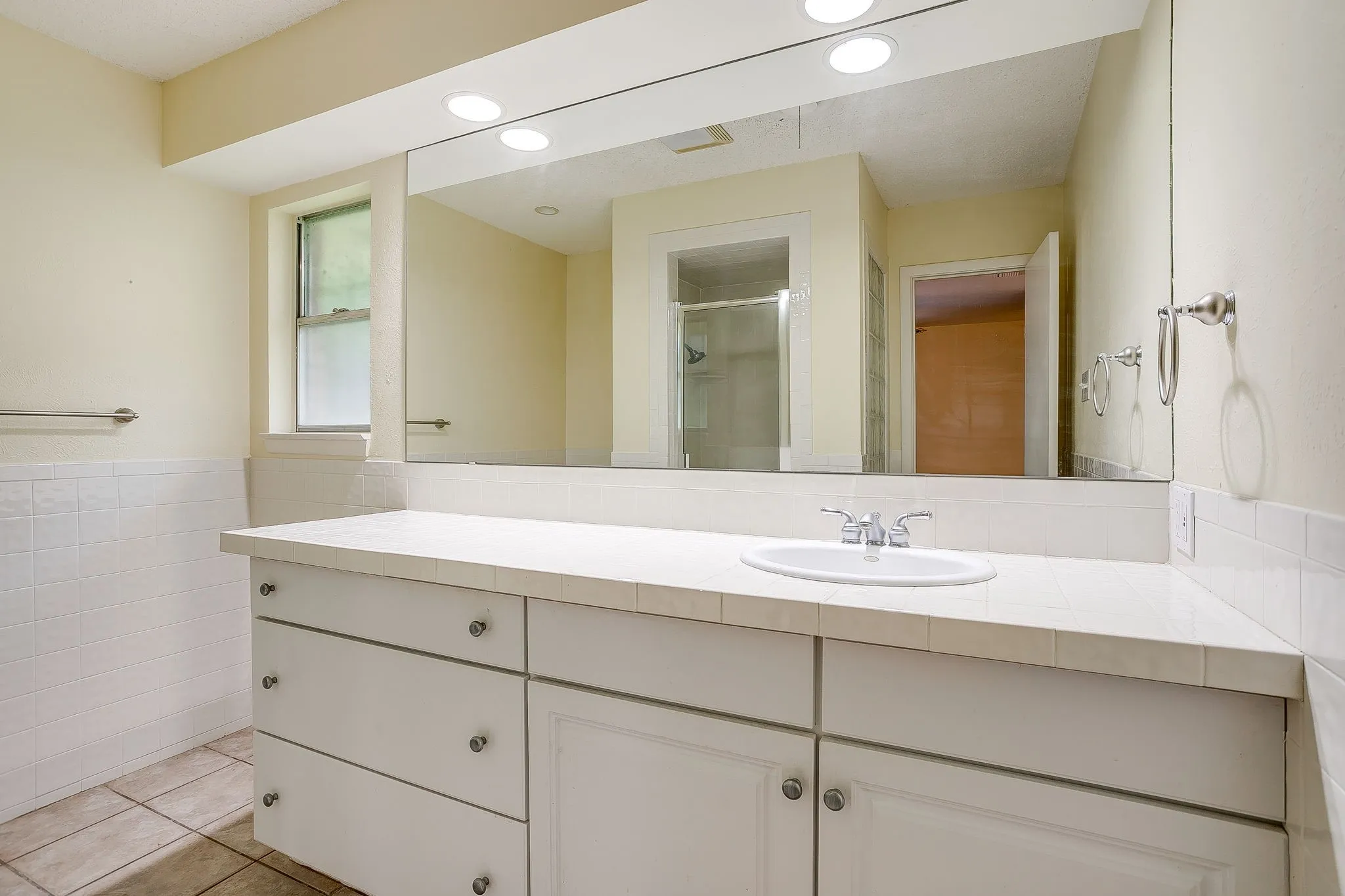 Single Family Residence For Sale in Tarrant County , 6348 Juneau Road, Fort Worth, Texas 76116, 3 Bedroom, 2 Bathroom, 2 Garage spaces, 2,467 Sqft, built in 1963, mls#21262582, Real Estate Agent in Fort Worth, Homes For Sale in Tarrant county, Homes For Sale in Fort Worth, Realtor in Fort Worth Texas, Real Estate Brokerage Independent Realty Texas, Luminita Cordes Realtor