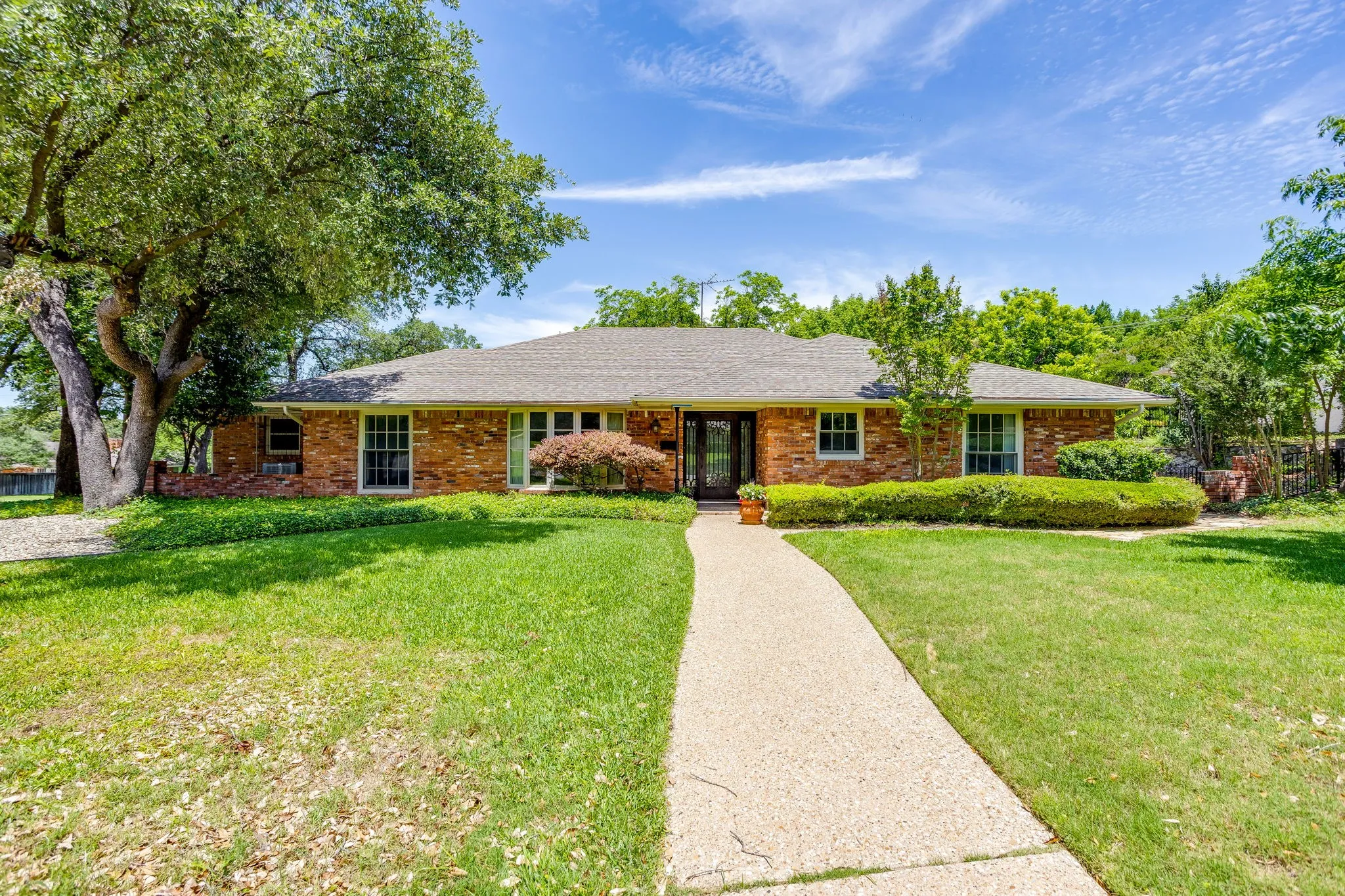 Single Family Residence For Sale in Tarrant County , 6348 Juneau Road, Fort Worth, Texas 76116, 3 Bedroom, 2 Bathroom, 2 Garage spaces, 2,467 Sqft, built in 1963, mls#21262582, Real Estate Agent in Fort Worth, Homes For Sale in Tarrant county, Homes For Sale in Fort Worth, Realtor in Fort Worth Texas, Real Estate Brokerage Independent Realty Texas, Luminita Cordes Realtor