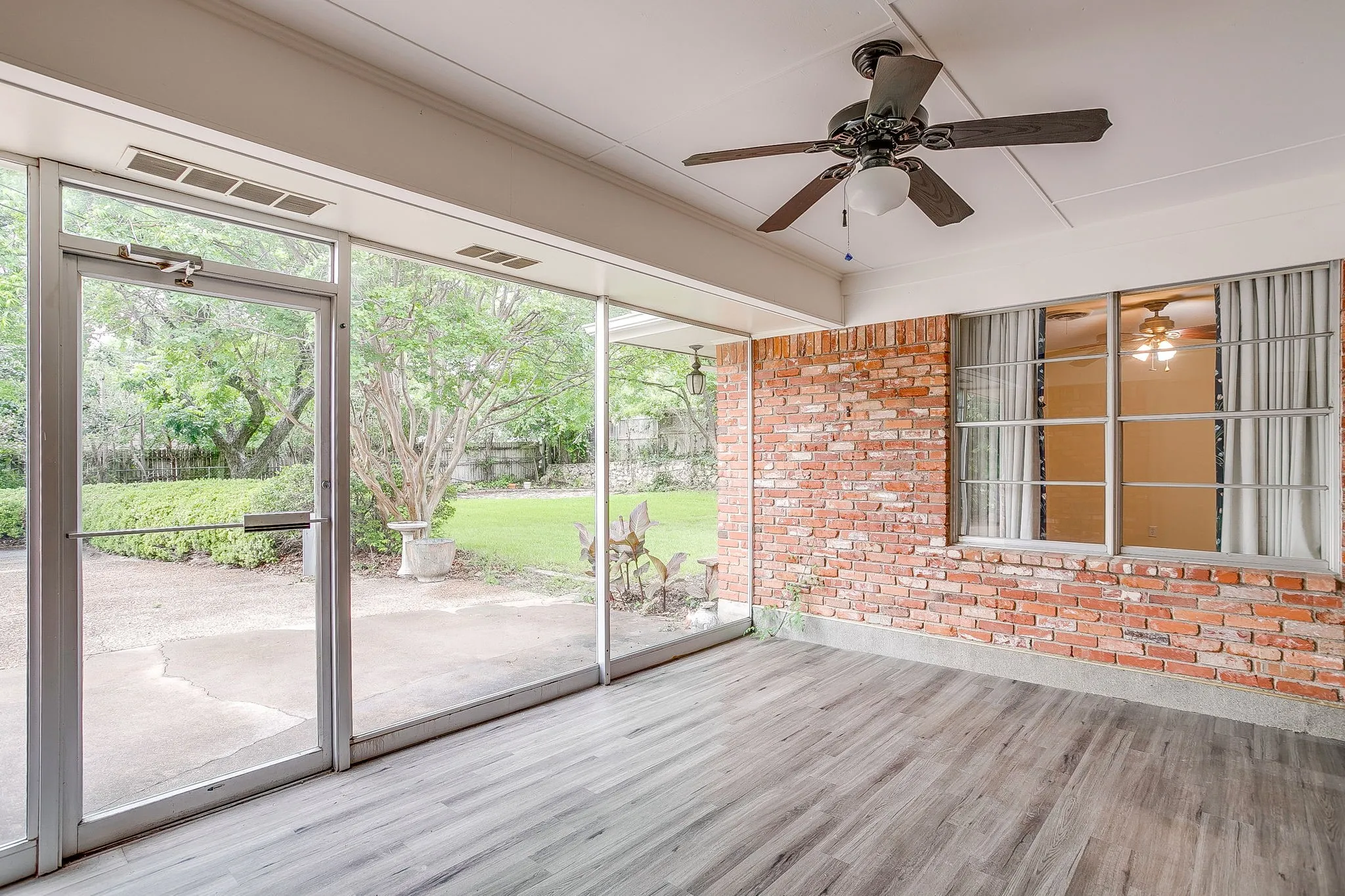Single Family Residence For Sale in Tarrant County , 6348 Juneau Road, Fort Worth, Texas 76116, 3 Bedroom, 2 Bathroom, 2 Garage spaces, 2,467 Sqft, built in 1963, mls#21262582, Real Estate Agent in Fort Worth, Homes For Sale in Tarrant county, Homes For Sale in Fort Worth, Realtor in Fort Worth Texas, Real Estate Brokerage Independent Realty Texas, Luminita Cordes Realtor