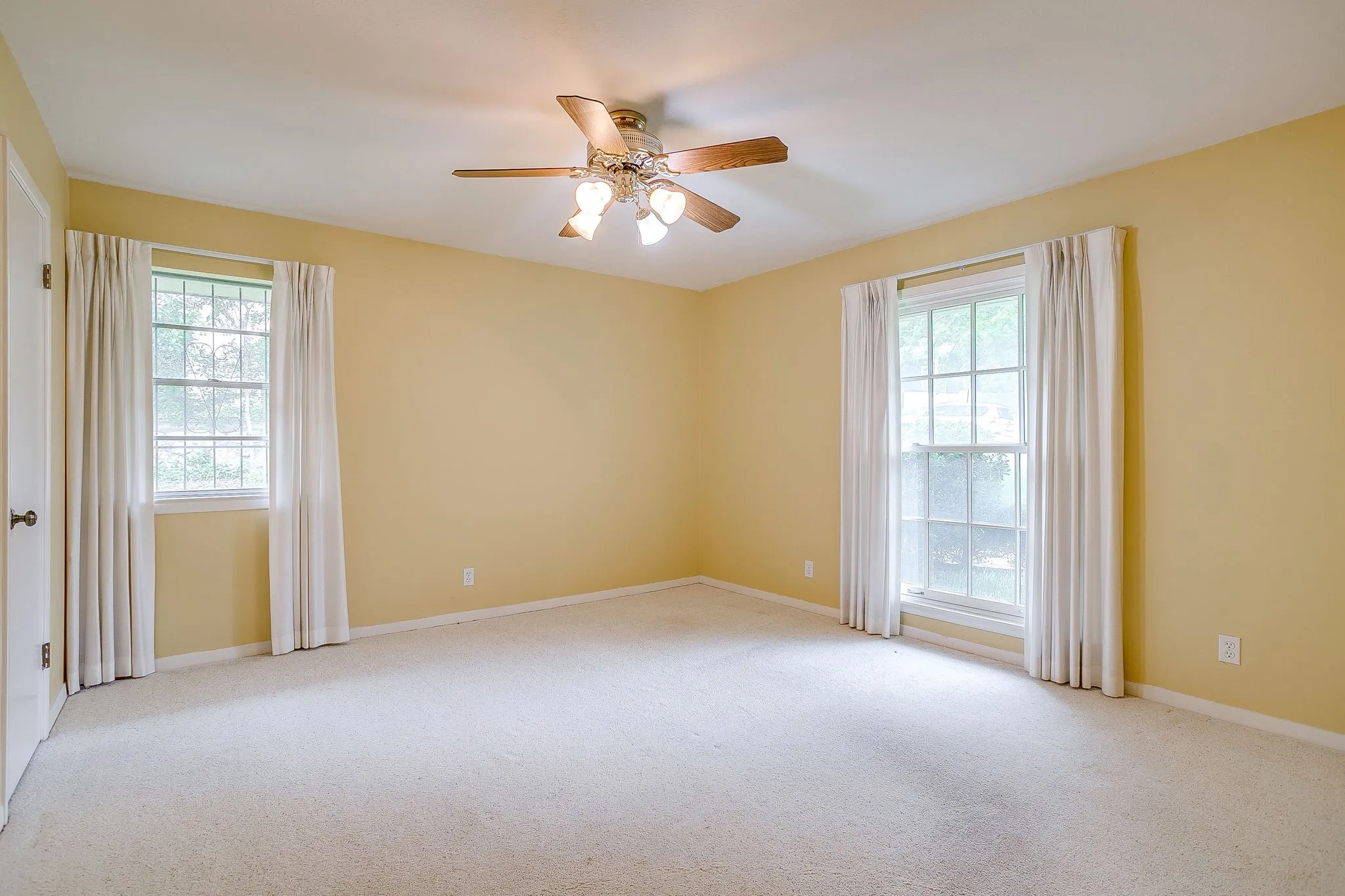 Single Family Residence For Sale in Tarrant County , 6348 Juneau Road, Fort Worth, Texas 76116, 3 Bedroom, 2 Bathroom, 2 Garage spaces, 2,467 Sqft, built in 1963, mls#21262582, Real Estate Agent in Fort Worth, Homes For Sale in Tarrant county, Homes For Sale in Fort Worth, Realtor in Fort Worth Texas, Real Estate Brokerage Independent Realty Texas, Luminita Cordes Realtor