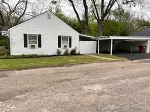 Single Family Residence For Rent in Collin County , 215 Orange Street, Farmersville, Texas 75442, 2 Bedroom, 1 Bathroom, Garage spaces, 765 Sqft, built in 1956, mls#21264542, Real Estate Agent in Farmersville, Homes For Rent in Collin county, Homes For Rent in Farmersville, Realtor in Farmersville Texas, Real Estate Brokerage Independent Realty Texas, Luminita Cordes Realtor