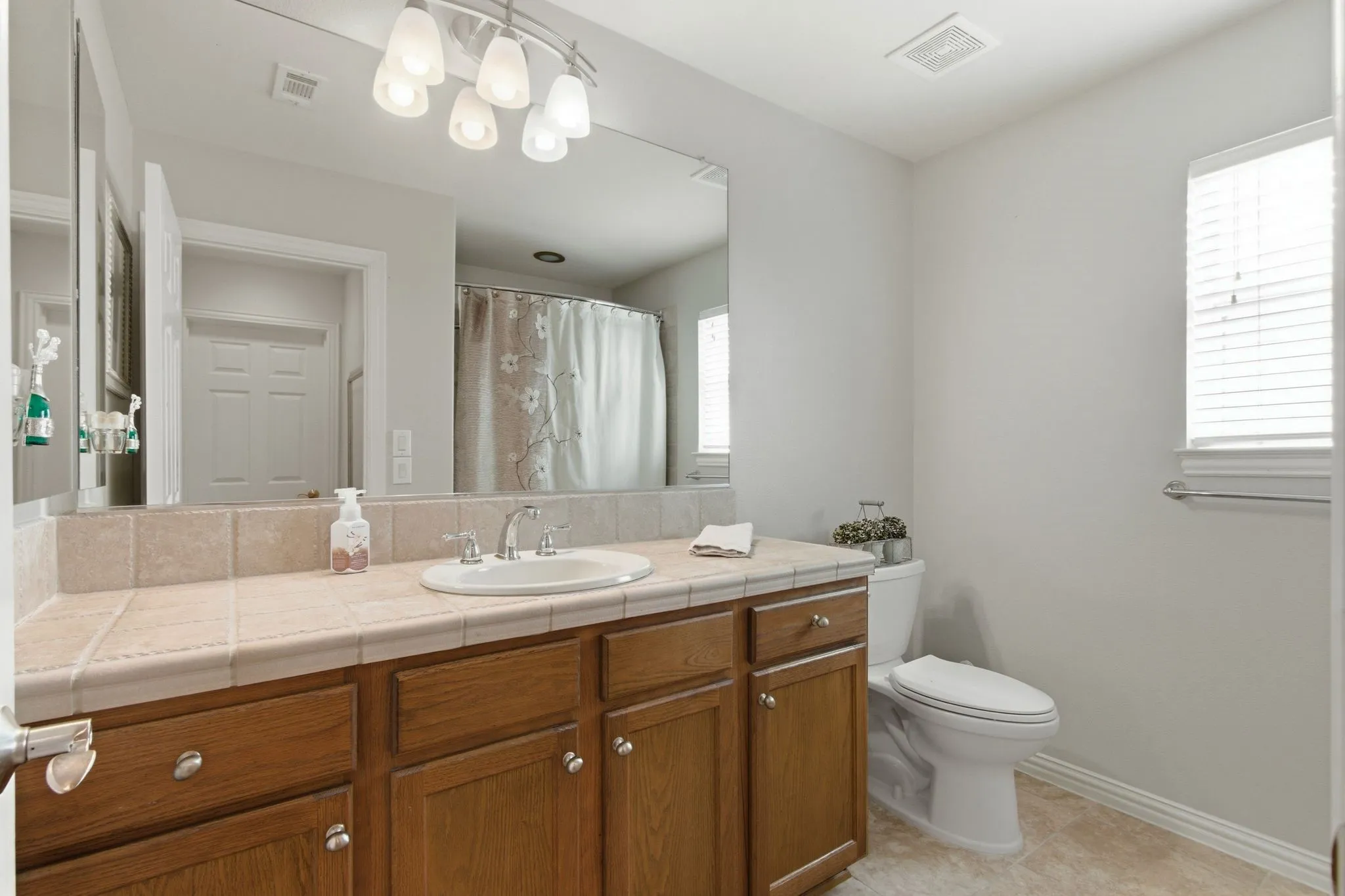 2nd floor bathroom with tub/shower combo