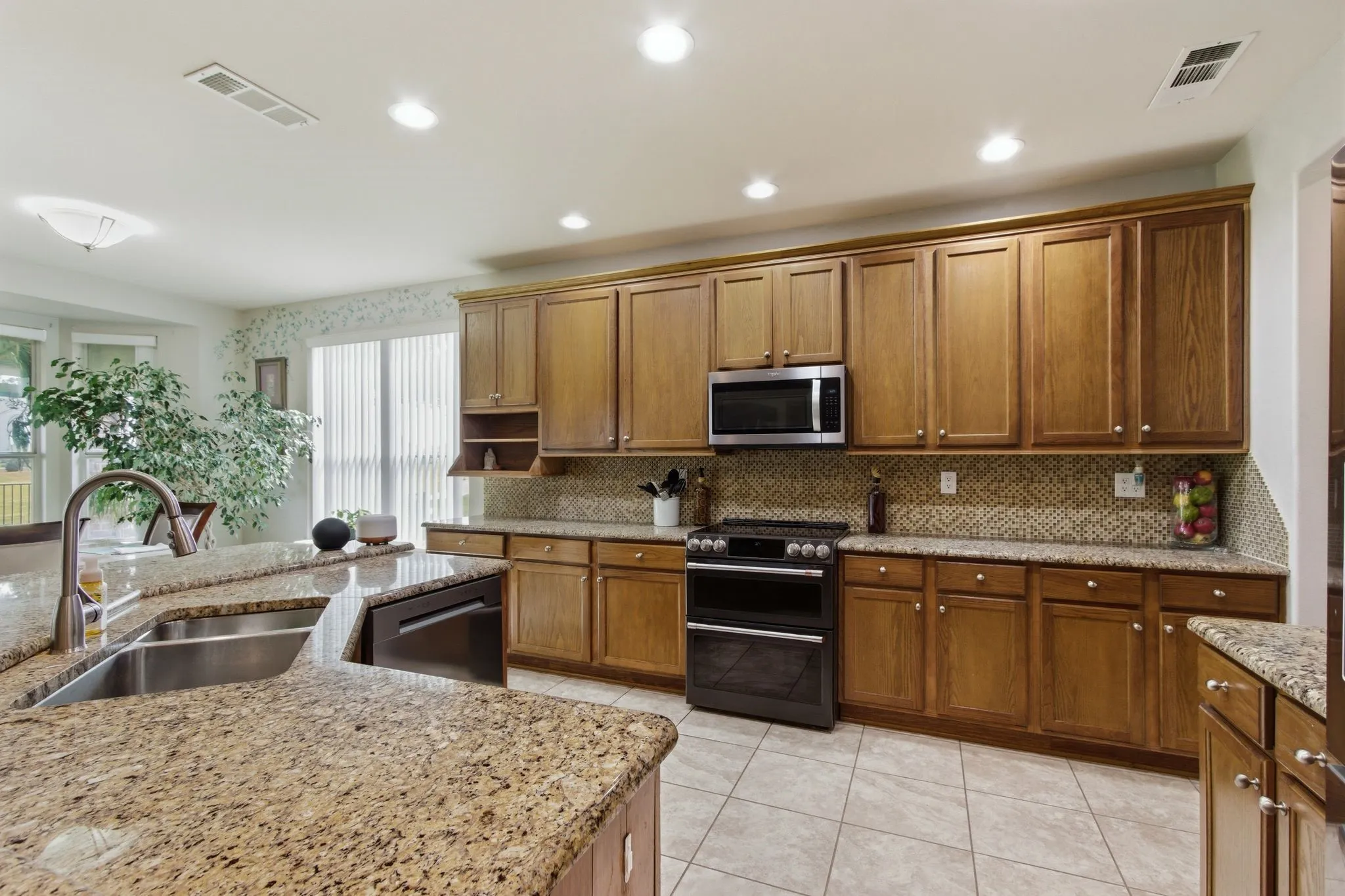 Single Family Residence For Sale in Denton County , 9601 Grandview Drive, Denton, Texas 76207, 3 Bedroom, 3 Bathroom, 3 Garage spaces, 3,176 Sqft, built in 2005, mls#21263391, Real Estate Agent in Denton, Homes For Sale in Denton county, Homes For Sale in Denton, Realtor in Denton Texas, Real Estate Brokerage Independent Realty Texas, Luminita Cordes Realtor