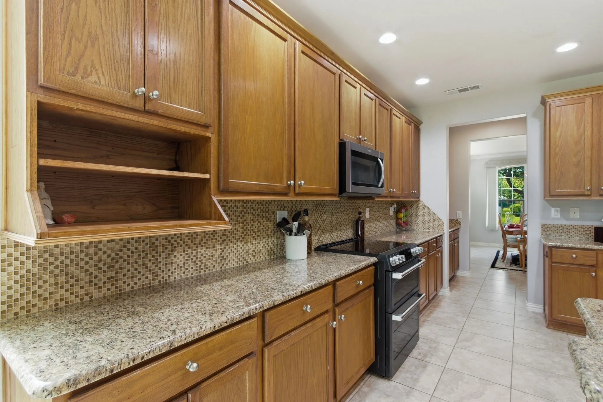 Single Family Residence For Sale in Denton County , 9601 Grandview Drive, Denton, Texas 76207, 3 Bedroom, 3 Bathroom, 3 Garage spaces, 3,176 Sqft, built in 2005, mls#21263391, Real Estate Agent in Denton, Homes For Sale in Denton county, Homes For Sale in Denton, Realtor in Denton Texas, Real Estate Brokerage Independent Realty Texas, Luminita Cordes Realtor