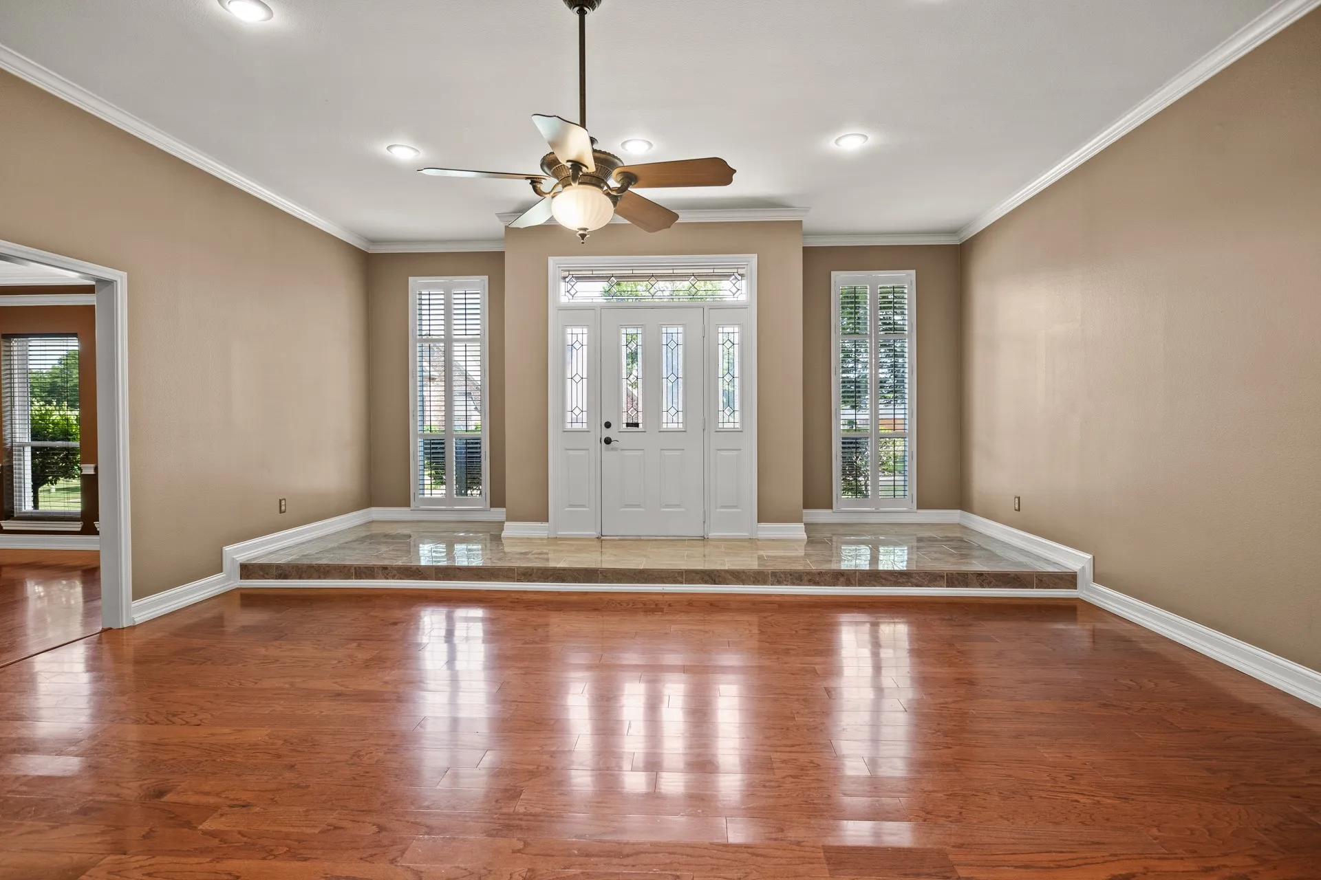 Single Family Residence For Sale in Titus County , 212 Turnberry Circle, Mt Pleasant, Texas 75455, 3 Bedroom, 3 Bathroom, 4 Garage spaces, 2,643 Sqft, built in 1990, mls#21264407, Real Estate Agent in Mt Pleasant, Homes For Sale in Titus county, Homes For Sale in Mt Pleasant, Realtor in Mt Pleasant Texas, Real Estate Brokerage Independent Realty Texas, Luminita Cordes Realtor