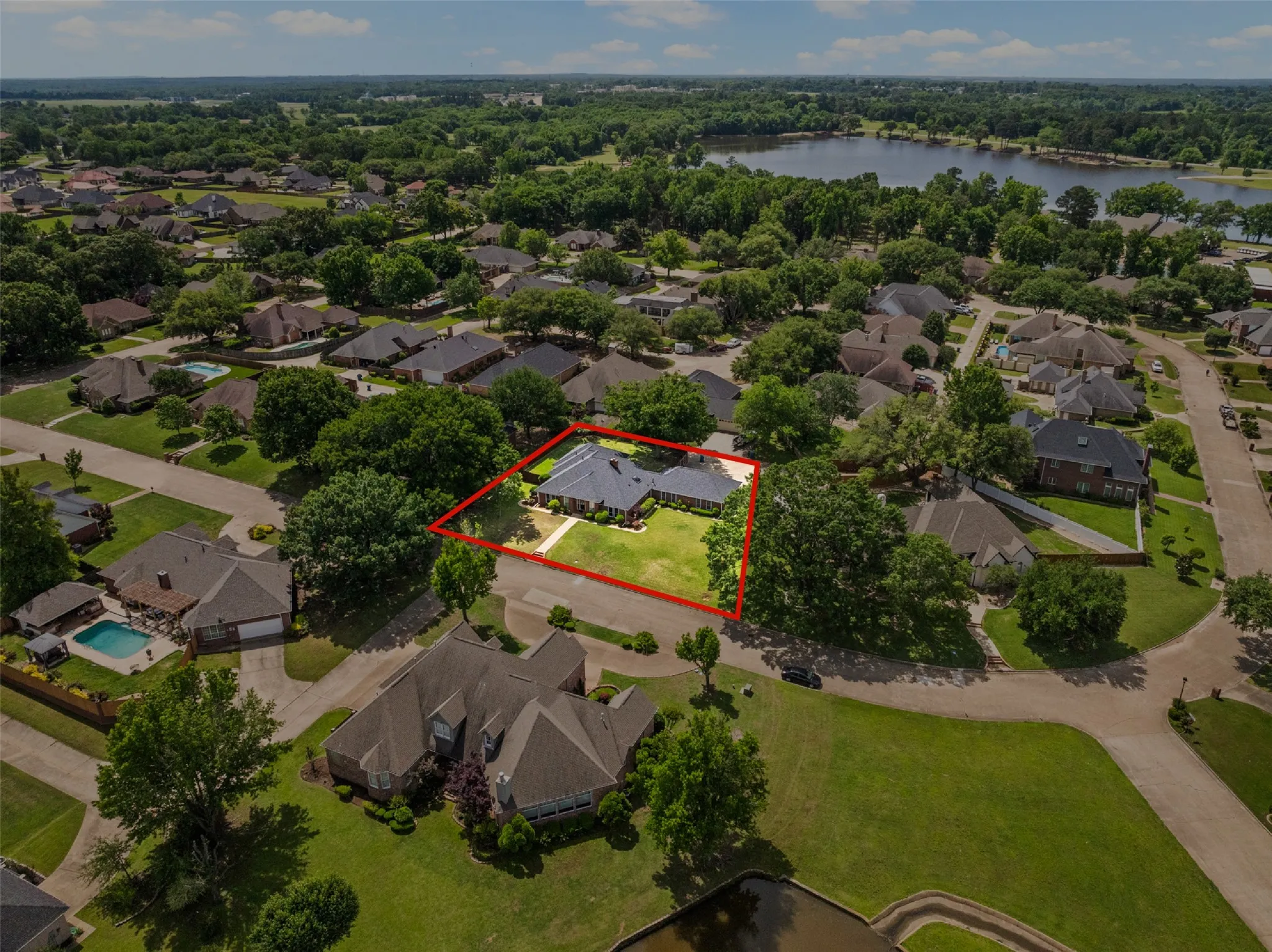 Single Family Residence For Sale in Titus County , 212 Turnberry Circle, Mt Pleasant, Texas 75455, 3 Bedroom, 3 Bathroom, 4 Garage spaces, 2,643 Sqft, built in 1990, mls#21264407, Real Estate Agent in Mt Pleasant, Homes For Sale in Titus county, Homes For Sale in Mt Pleasant, Realtor in Mt Pleasant Texas, Real Estate Brokerage Independent Realty Texas, Luminita Cordes Realtor