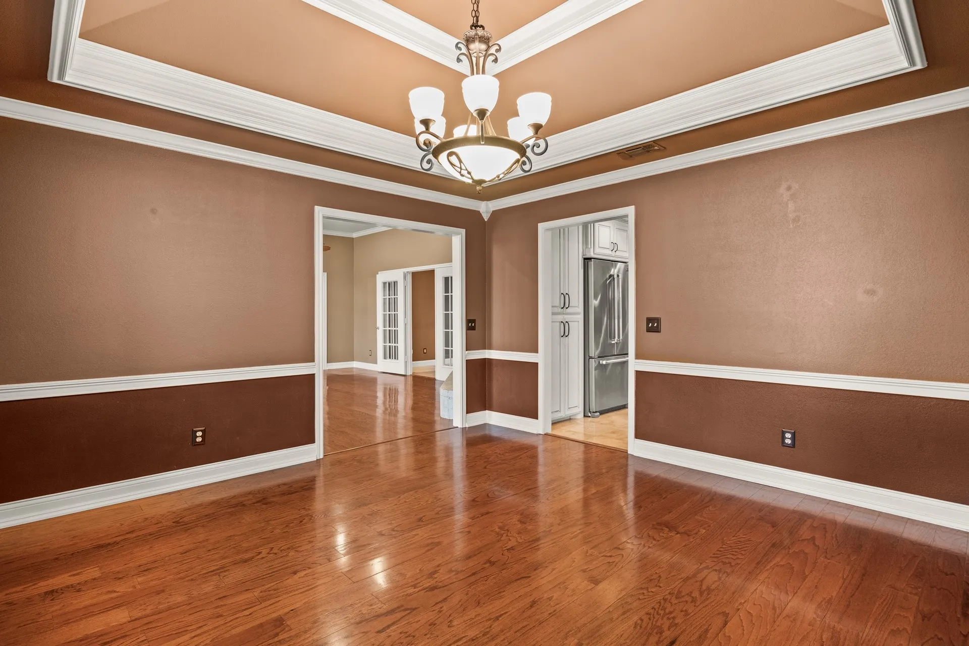 Single Family Residence For Sale in Titus County , 212 Turnberry Circle, Mt Pleasant, Texas 75455, 3 Bedroom, 3 Bathroom, 4 Garage spaces, 2,643 Sqft, built in 1990, mls#21264407, Real Estate Agent in Mt Pleasant, Homes For Sale in Titus county, Homes For Sale in Mt Pleasant, Realtor in Mt Pleasant Texas, Real Estate Brokerage Independent Realty Texas, Luminita Cordes Realtor