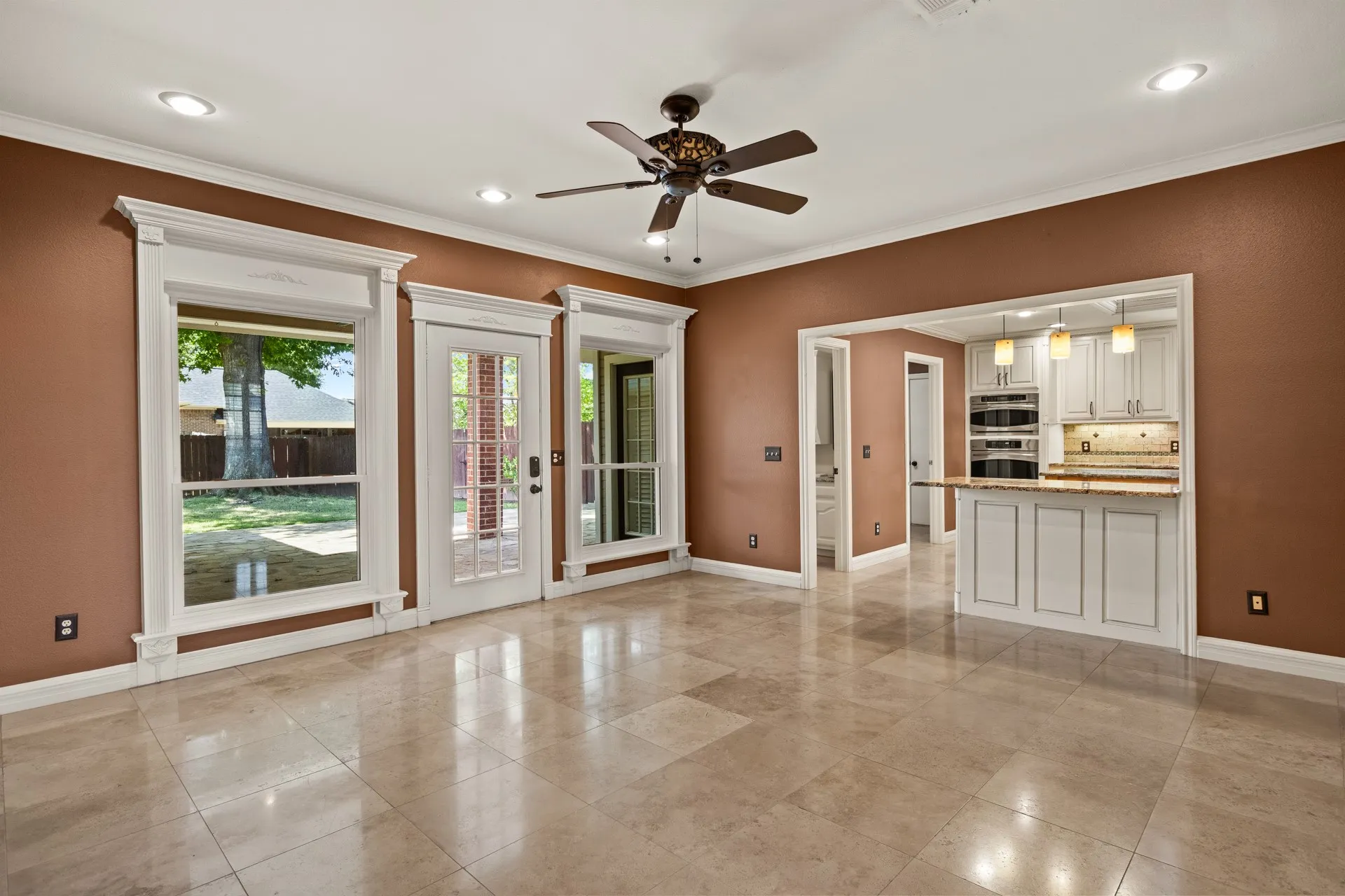 Single Family Residence For Sale in Titus County , 212 Turnberry Circle, Mt Pleasant, Texas 75455, 3 Bedroom, 3 Bathroom, 4 Garage spaces, 2,643 Sqft, built in 1990, mls#21264407, Real Estate Agent in Mt Pleasant, Homes For Sale in Titus county, Homes For Sale in Mt Pleasant, Realtor in Mt Pleasant Texas, Real Estate Brokerage Independent Realty Texas, Luminita Cordes Realtor