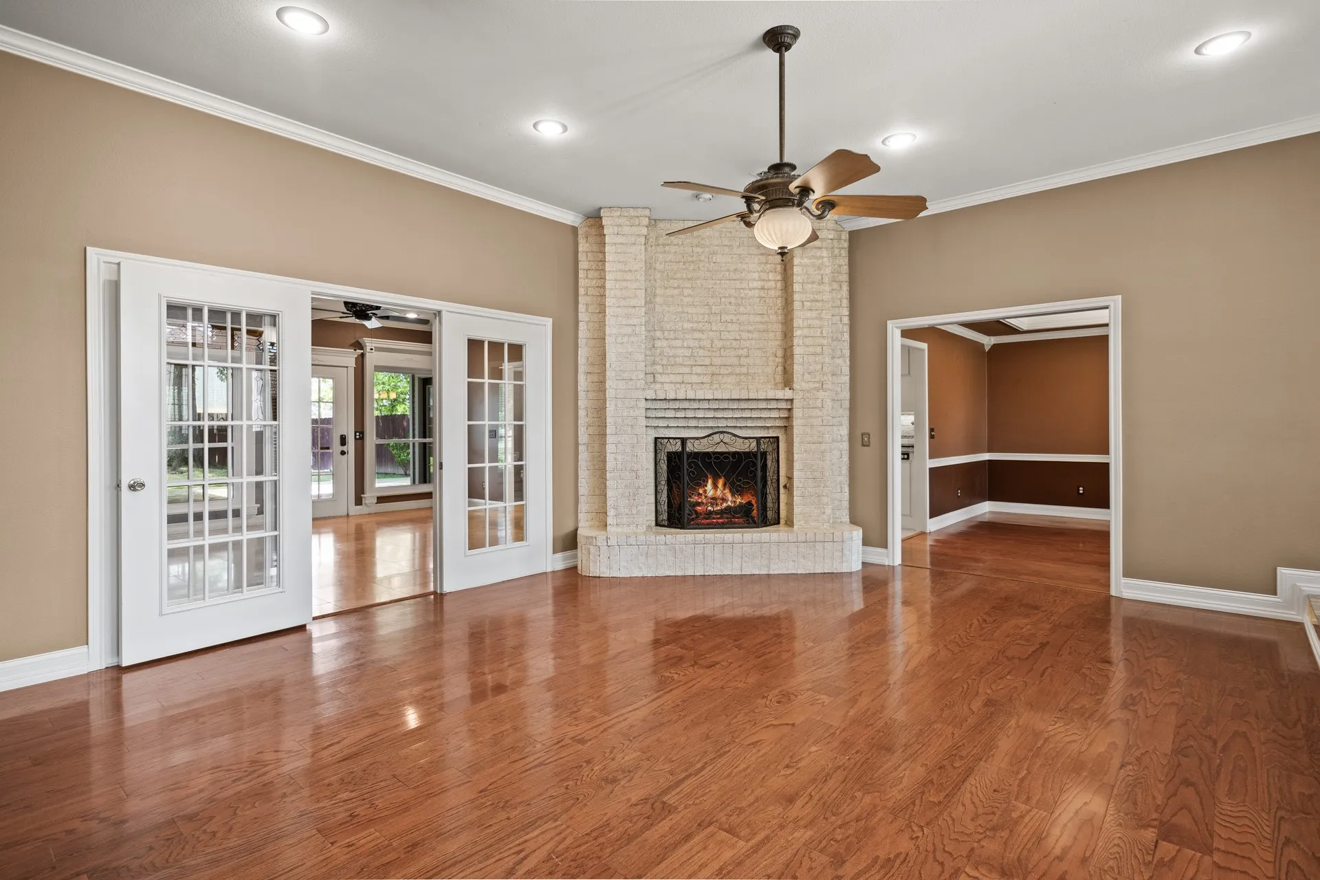 Single Family Residence For Sale in Titus County , 212 Turnberry Circle, Mt Pleasant, Texas 75455, 3 Bedroom, 3 Bathroom, 4 Garage spaces, 2,643 Sqft, built in 1990, mls#21264407, Real Estate Agent in Mt Pleasant, Homes For Sale in Titus county, Homes For Sale in Mt Pleasant, Realtor in Mt Pleasant Texas, Real Estate Brokerage Independent Realty Texas, Luminita Cordes Realtor