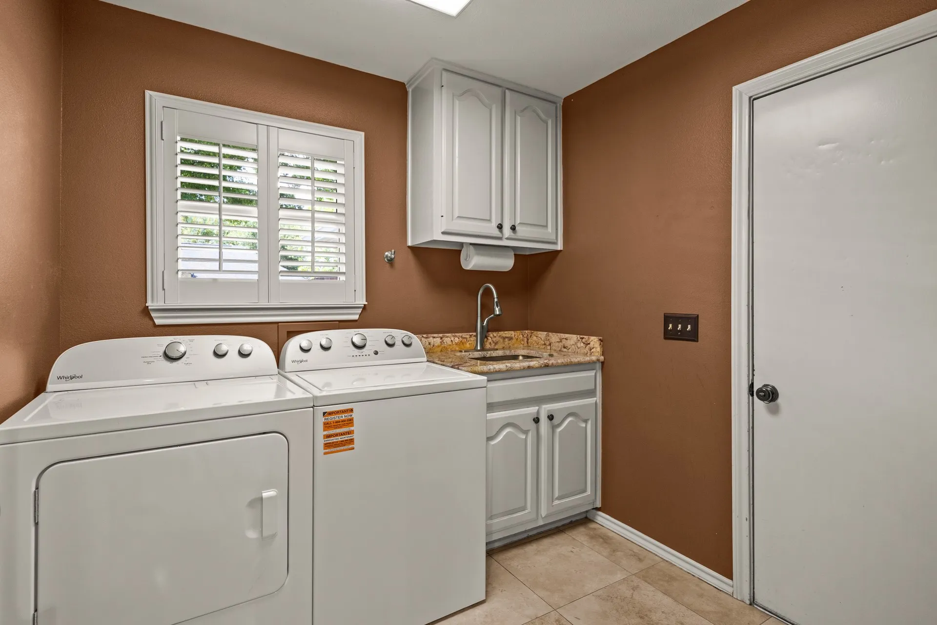 Single Family Residence For Sale in Titus County , 212 Turnberry Circle, Mt Pleasant, Texas 75455, 3 Bedroom, 3 Bathroom, 4 Garage spaces, 2,643 Sqft, built in 1990, mls#21264407, Real Estate Agent in Mt Pleasant, Homes For Sale in Titus county, Homes For Sale in Mt Pleasant, Realtor in Mt Pleasant Texas, Real Estate Brokerage Independent Realty Texas, Luminita Cordes Realtor