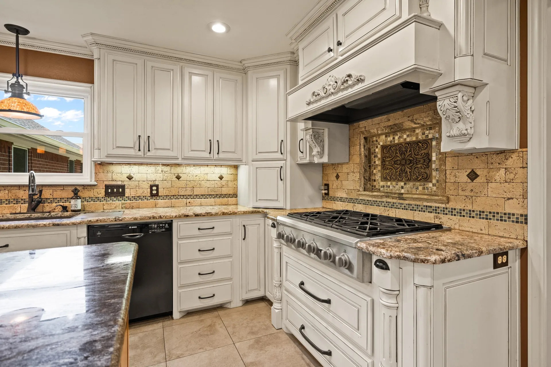 Single Family Residence For Sale in Titus County , 212 Turnberry Circle, Mt Pleasant, Texas 75455, 3 Bedroom, 3 Bathroom, 4 Garage spaces, 2,643 Sqft, built in 1990, mls#21264407, Real Estate Agent in Mt Pleasant, Homes For Sale in Titus county, Homes For Sale in Mt Pleasant, Realtor in Mt Pleasant Texas, Real Estate Brokerage Independent Realty Texas, Luminita Cordes Realtor