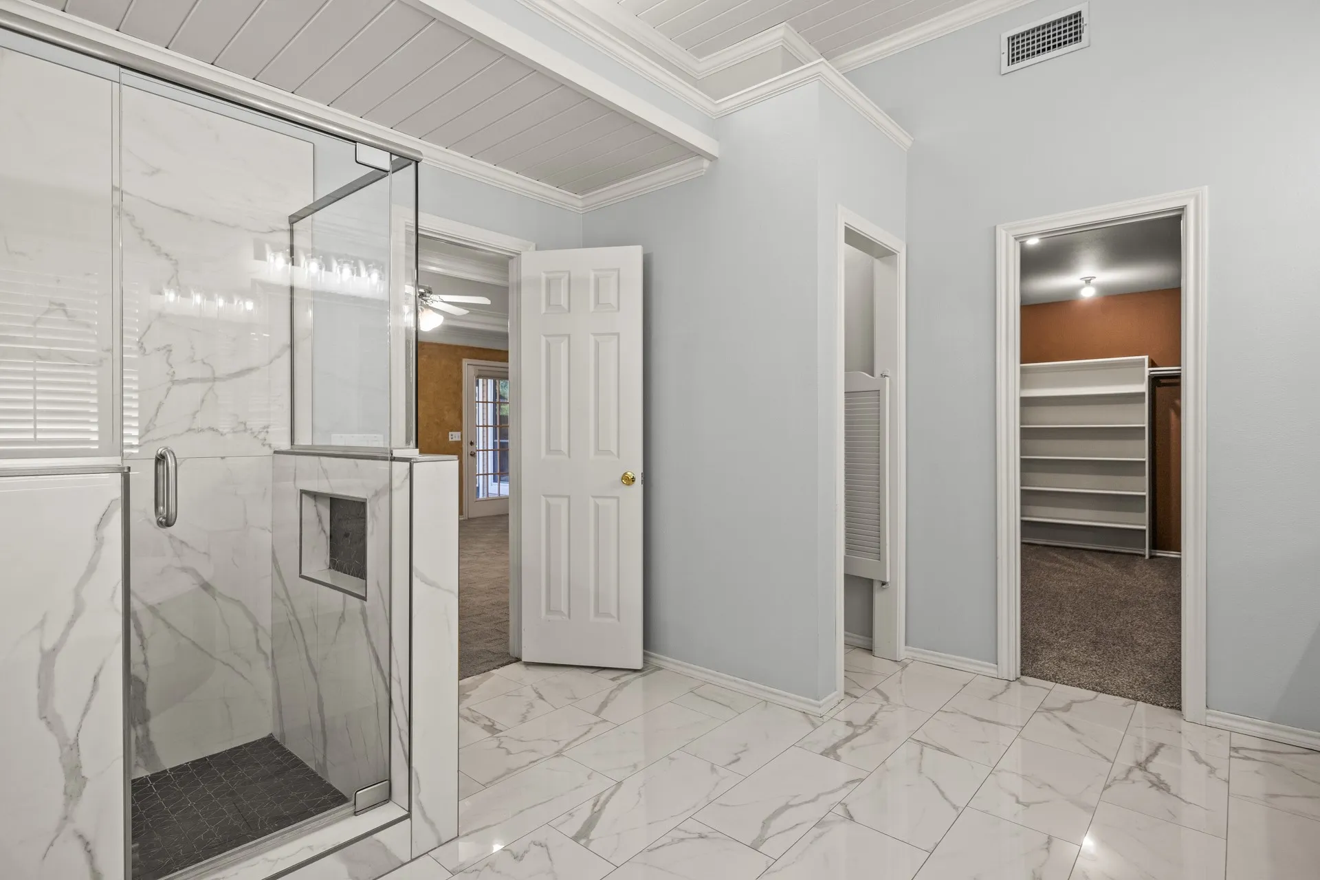 Single Family Residence For Sale in Titus County , 212 Turnberry Circle, Mt Pleasant, Texas 75455, 3 Bedroom, 3 Bathroom, 4 Garage spaces, 2,643 Sqft, built in 1990, mls#21264407, Real Estate Agent in Mt Pleasant, Homes For Sale in Titus county, Homes For Sale in Mt Pleasant, Realtor in Mt Pleasant Texas, Real Estate Brokerage Independent Realty Texas, Luminita Cordes Realtor