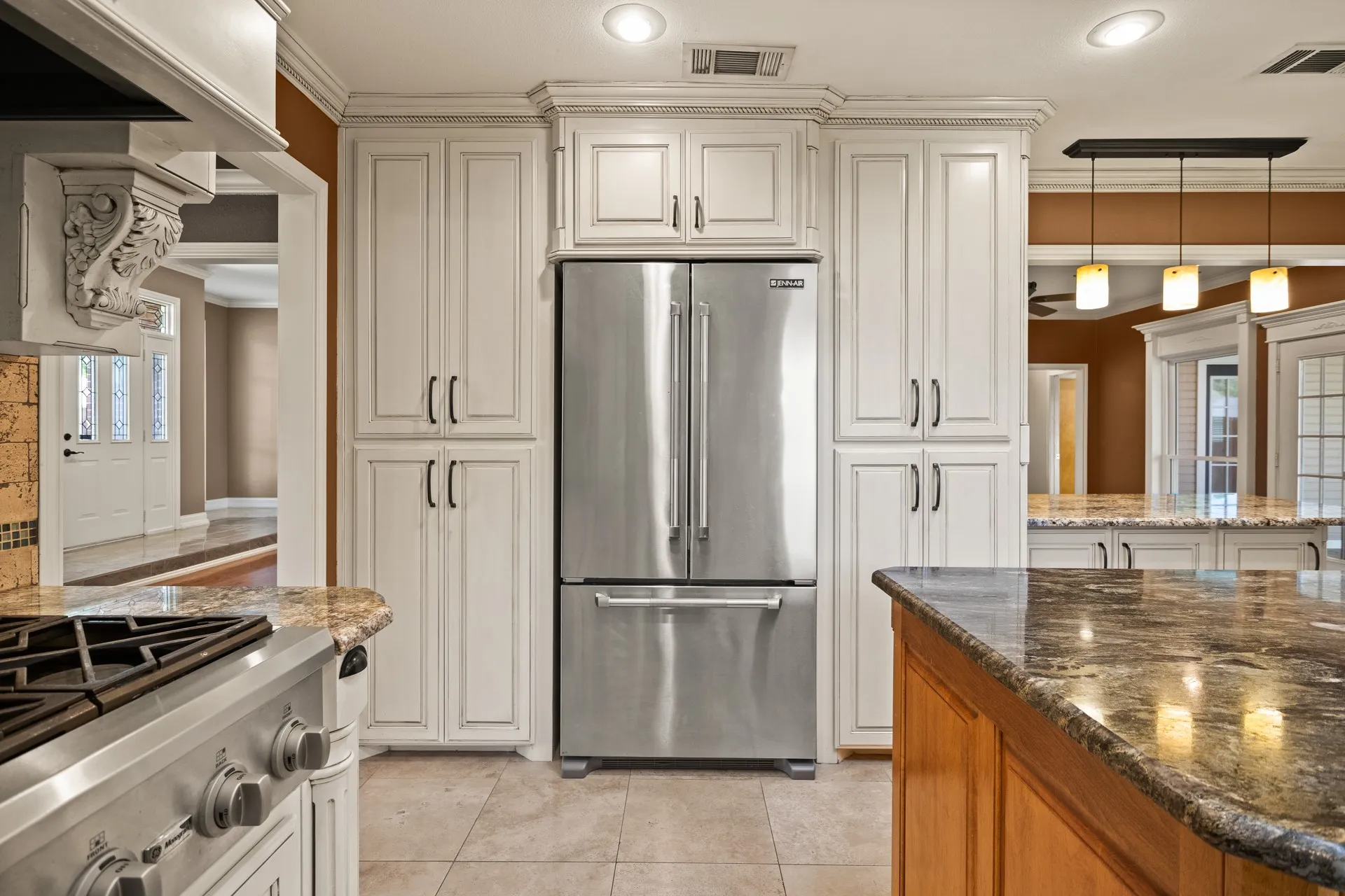 Single Family Residence For Sale in Titus County , 212 Turnberry Circle, Mt Pleasant, Texas 75455, 3 Bedroom, 3 Bathroom, 4 Garage spaces, 2,643 Sqft, built in 1990, mls#21264407, Real Estate Agent in Mt Pleasant, Homes For Sale in Titus county, Homes For Sale in Mt Pleasant, Realtor in Mt Pleasant Texas, Real Estate Brokerage Independent Realty Texas, Luminita Cordes Realtor