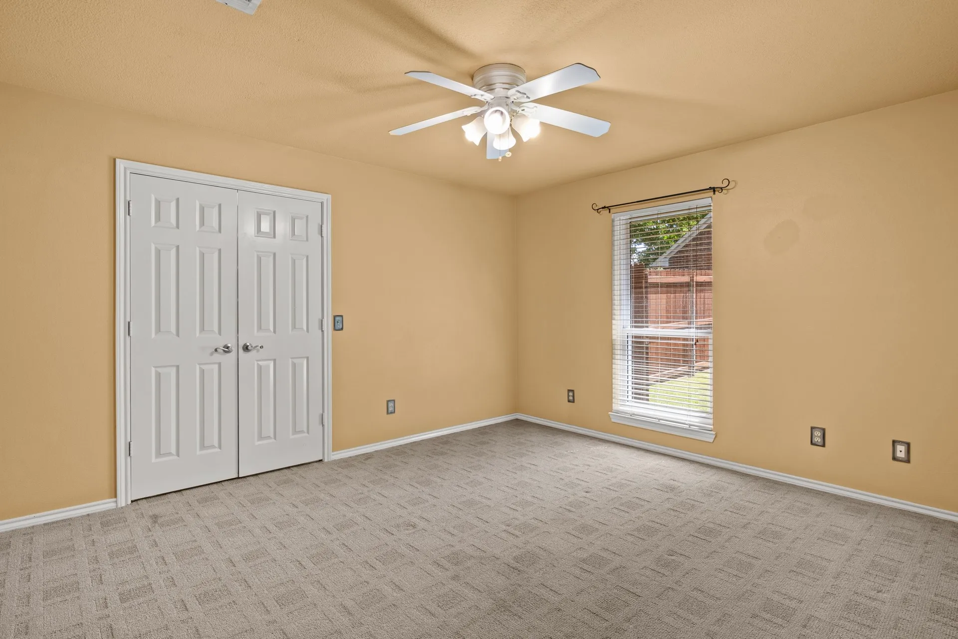 Single Family Residence For Sale in Titus County , 212 Turnberry Circle, Mt Pleasant, Texas 75455, 3 Bedroom, 3 Bathroom, 4 Garage spaces, 2,643 Sqft, built in 1990, mls#21264407, Real Estate Agent in Mt Pleasant, Homes For Sale in Titus county, Homes For Sale in Mt Pleasant, Realtor in Mt Pleasant Texas, Real Estate Brokerage Independent Realty Texas, Luminita Cordes Realtor