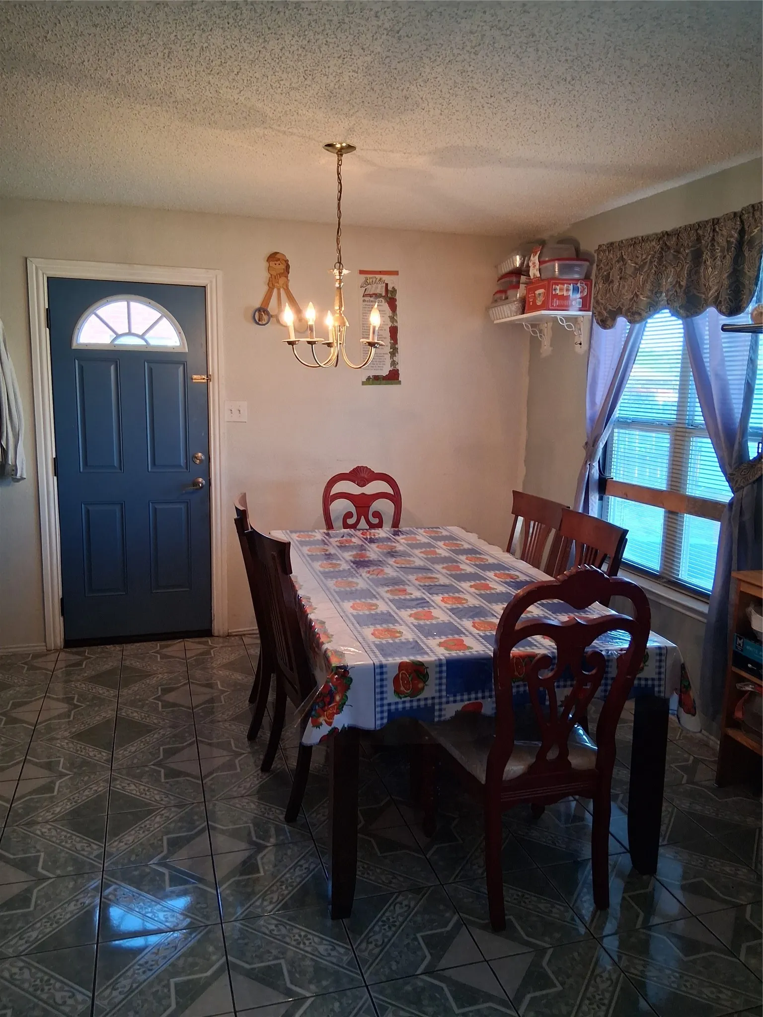 Single Family Residence For Sale in Dallas County , 4014 China Elm Drive, Dallas, Texas 75212, 3 Bedroom, 3 Bathroom, 1 Garage spaces, 1,588 Sqft, built in 2003, mls#21255004, Real Estate Agent in Dallas, Homes For Sale in Dallas county, Homes For Sale in Dallas, Realtor in Dallas Texas, Real Estate Brokerage Independent Realty Texas, Luminita Cordes Realtor