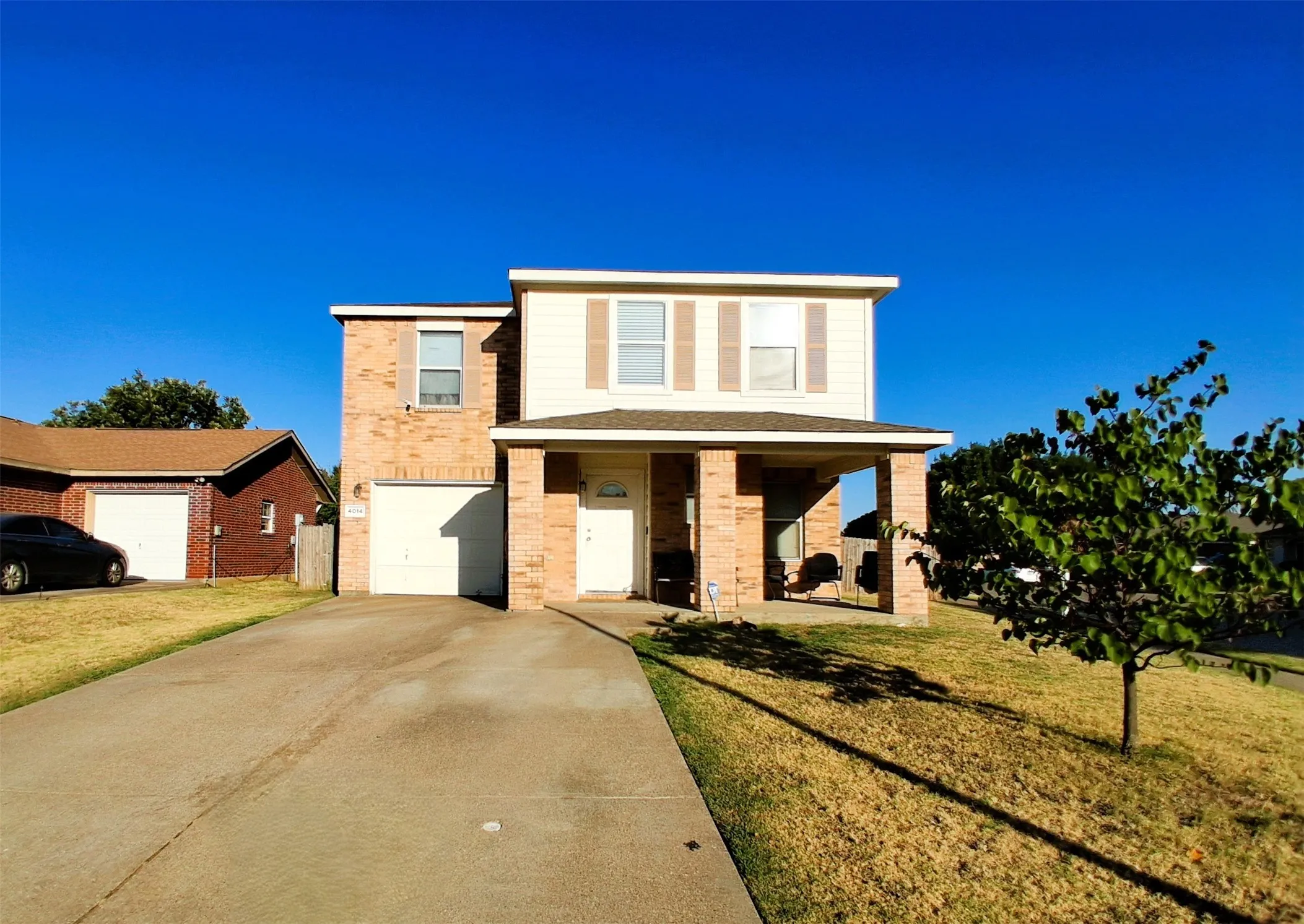 Single Family Residence For Sale in Dallas County , 4014 China Elm Drive, Dallas, Texas 75212, 3 Bedroom, 3 Bathroom, 1 Garage spaces, 1,588 Sqft, built in 2003, mls#21255004, Real Estate Agent in Dallas, Homes For Sale in Dallas county, Homes For Sale in Dallas, Realtor in Dallas Texas, Real Estate Brokerage Independent Realty Texas, Luminita Cordes Realtor