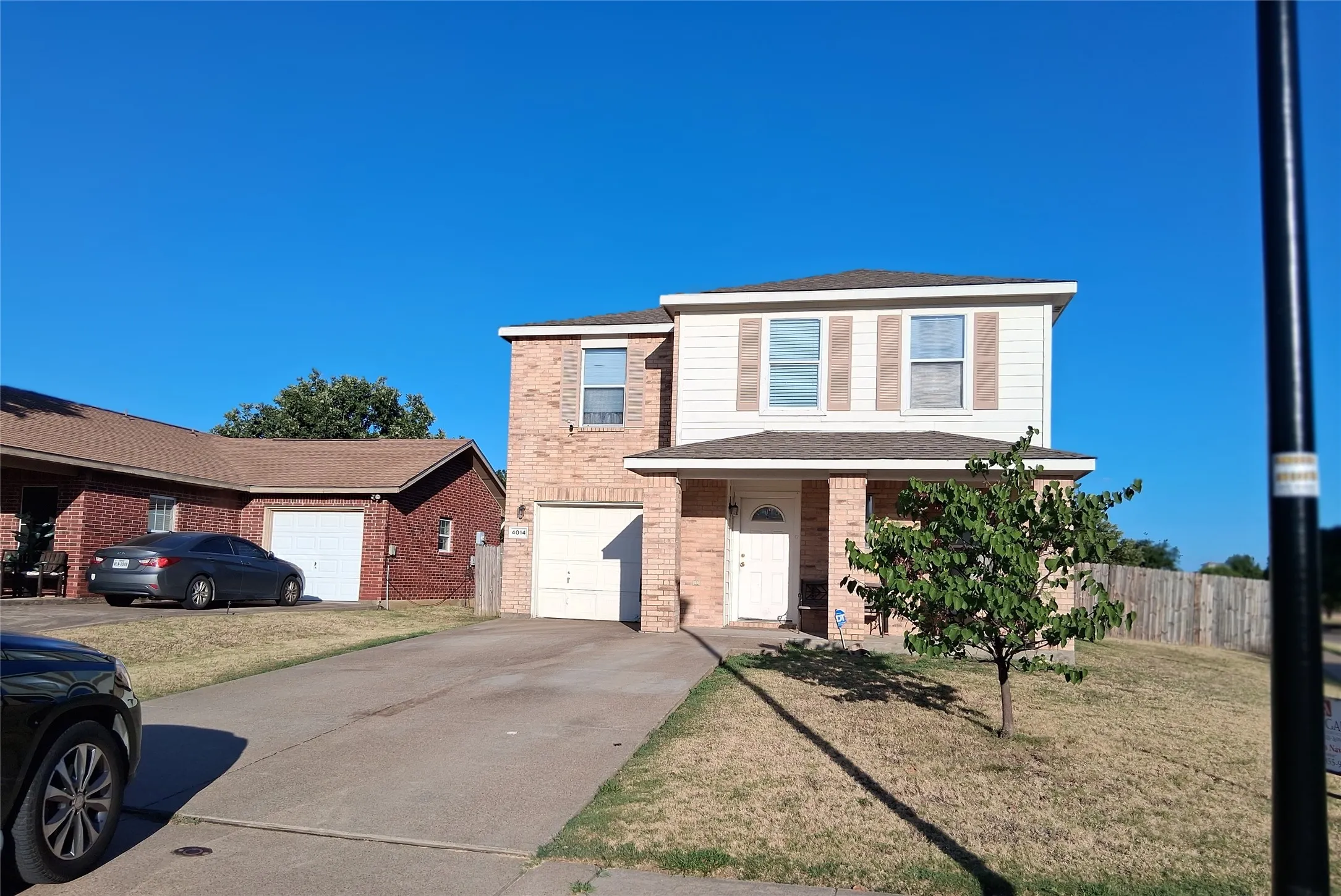 Single Family Residence For Sale in Dallas County , 4014 China Elm Drive, Dallas, Texas 75212, 3 Bedroom, 3 Bathroom, 1 Garage spaces, 1,588 Sqft, built in 2003, mls#21255004, Real Estate Agent in Dallas, Homes For Sale in Dallas county, Homes For Sale in Dallas, Realtor in Dallas Texas, Real Estate Brokerage Independent Realty Texas, Luminita Cordes Realtor