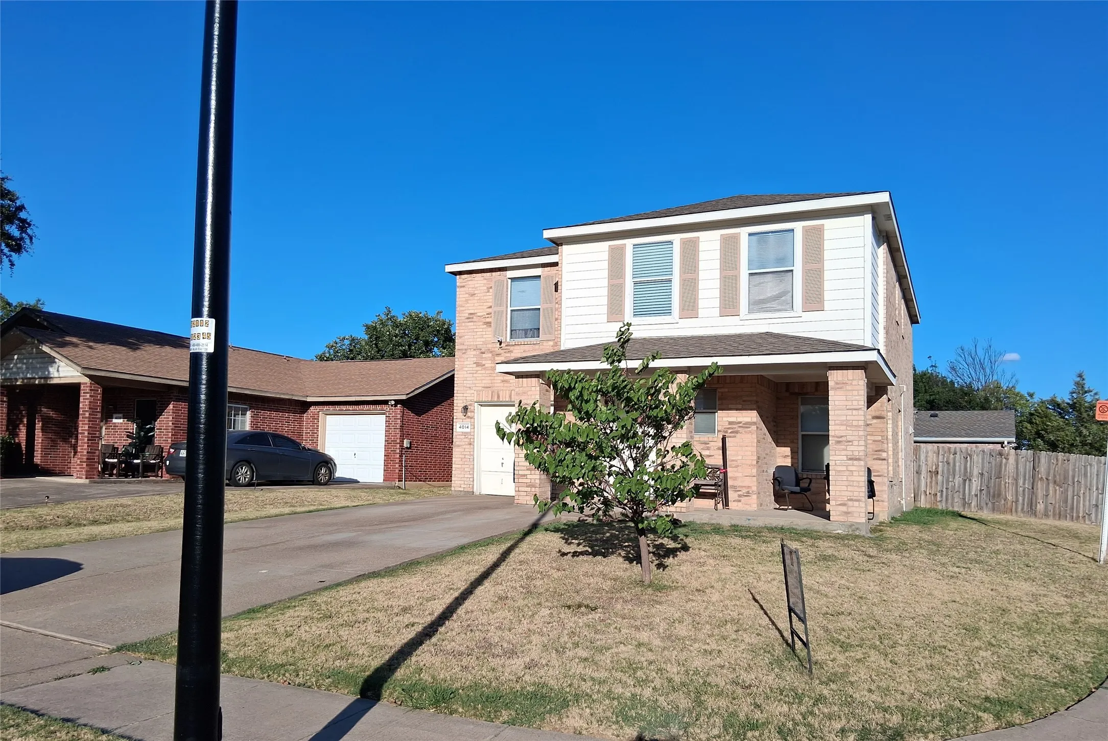 Single Family Residence For Sale in Dallas County , 4014 China Elm Drive, Dallas, Texas 75212, 3 Bedroom, 3 Bathroom, 1 Garage spaces, 1,588 Sqft, built in 2003, mls#21255004, Real Estate Agent in Dallas, Homes For Sale in Dallas county, Homes For Sale in Dallas, Realtor in Dallas Texas, Real Estate Brokerage Independent Realty Texas, Luminita Cordes Realtor