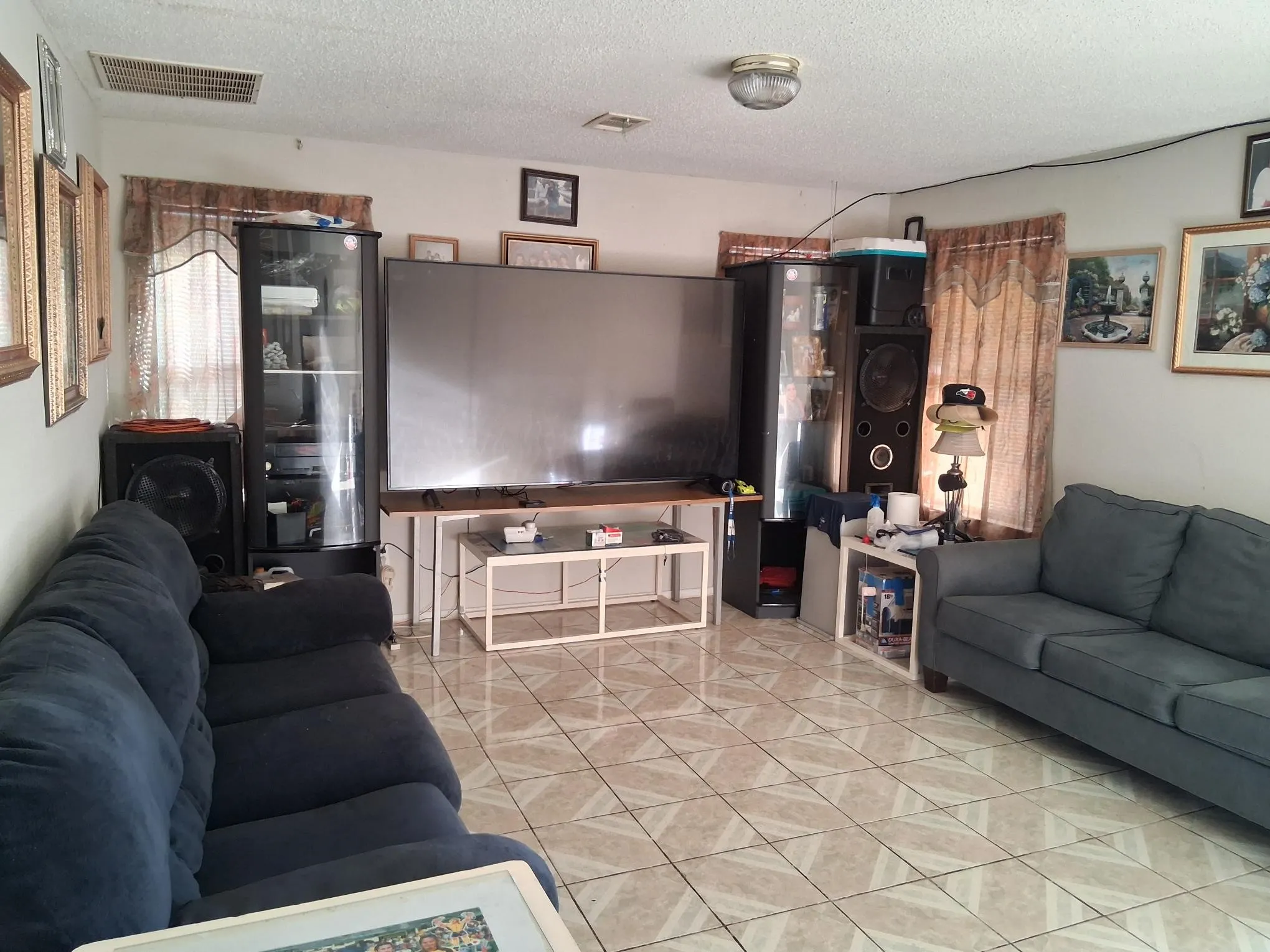 Single Family Residence For Sale in Dallas County , 4014 China Elm Drive, Dallas, Texas 75212, 3 Bedroom, 3 Bathroom, 1 Garage spaces, 1,588 Sqft, built in 2003, mls#21255004, Real Estate Agent in Dallas, Homes For Sale in Dallas county, Homes For Sale in Dallas, Realtor in Dallas Texas, Real Estate Brokerage Independent Realty Texas, Luminita Cordes Realtor