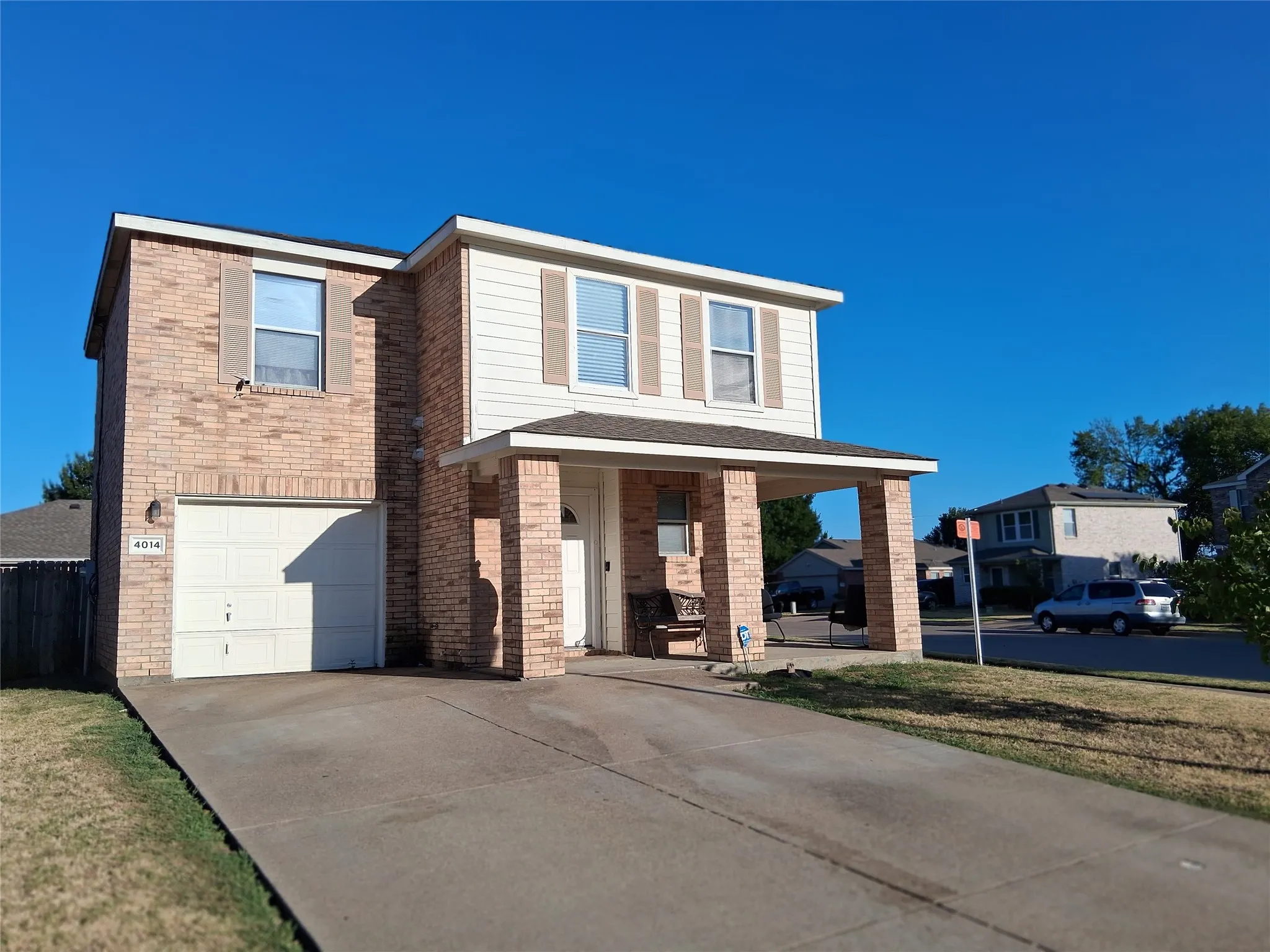 Single Family Residence For Sale in Dallas County , 4014 China Elm Drive, Dallas, Texas 75212, 3 Bedroom, 3 Bathroom, 1 Garage spaces, 1,588 Sqft, built in 2003, mls#21255004, Real Estate Agent in Dallas, Homes For Sale in Dallas county, Homes For Sale in Dallas, Realtor in Dallas Texas, Real Estate Brokerage Independent Realty Texas, Luminita Cordes Realtor