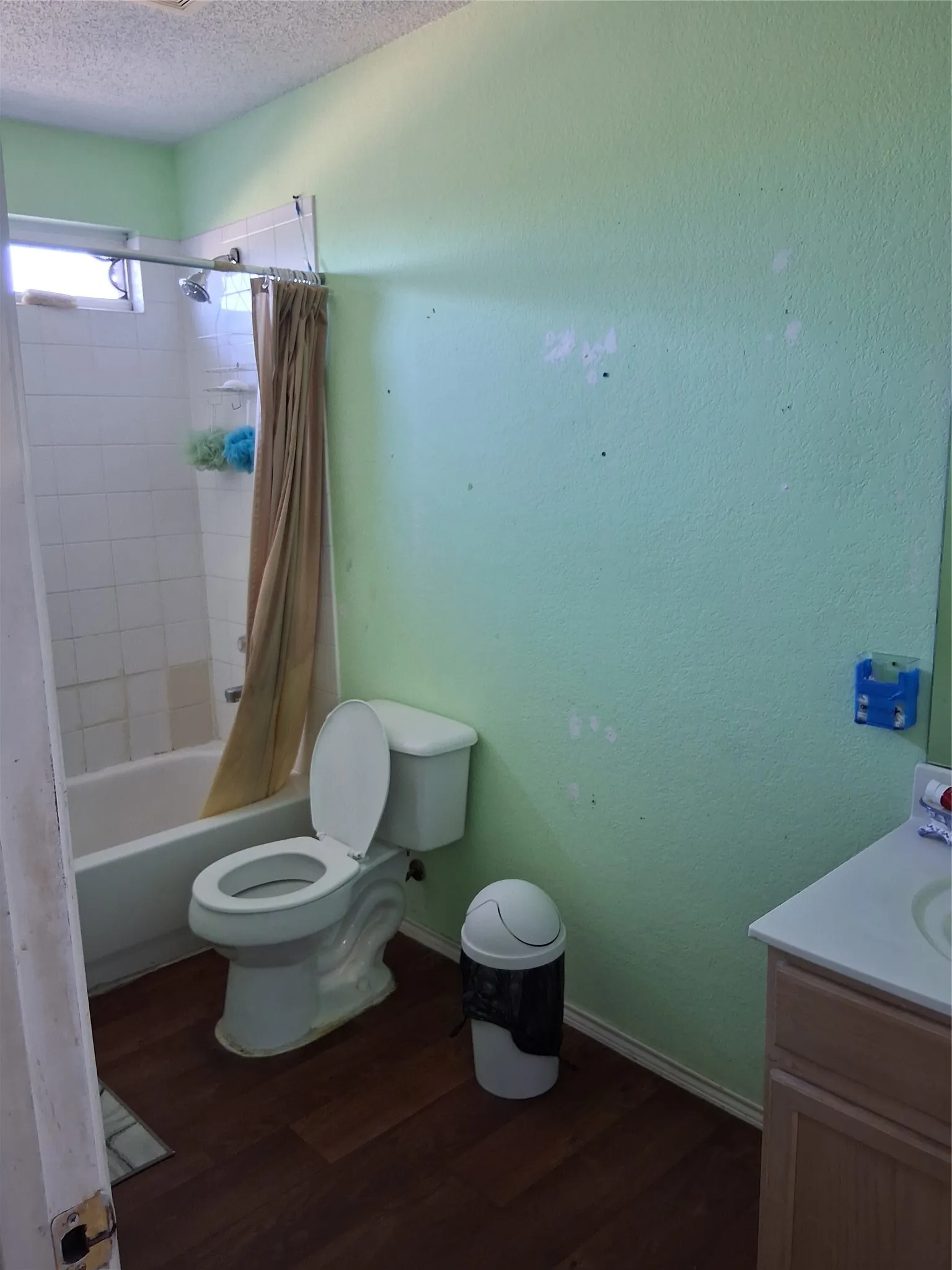 Single Family Residence For Sale in Dallas County , 4014 China Elm Drive, Dallas, Texas 75212, 3 Bedroom, 3 Bathroom, 1 Garage spaces, 1,588 Sqft, built in 2003, mls#21255004, Real Estate Agent in Dallas, Homes For Sale in Dallas county, Homes For Sale in Dallas, Realtor in Dallas Texas, Real Estate Brokerage Independent Realty Texas, Luminita Cordes Realtor