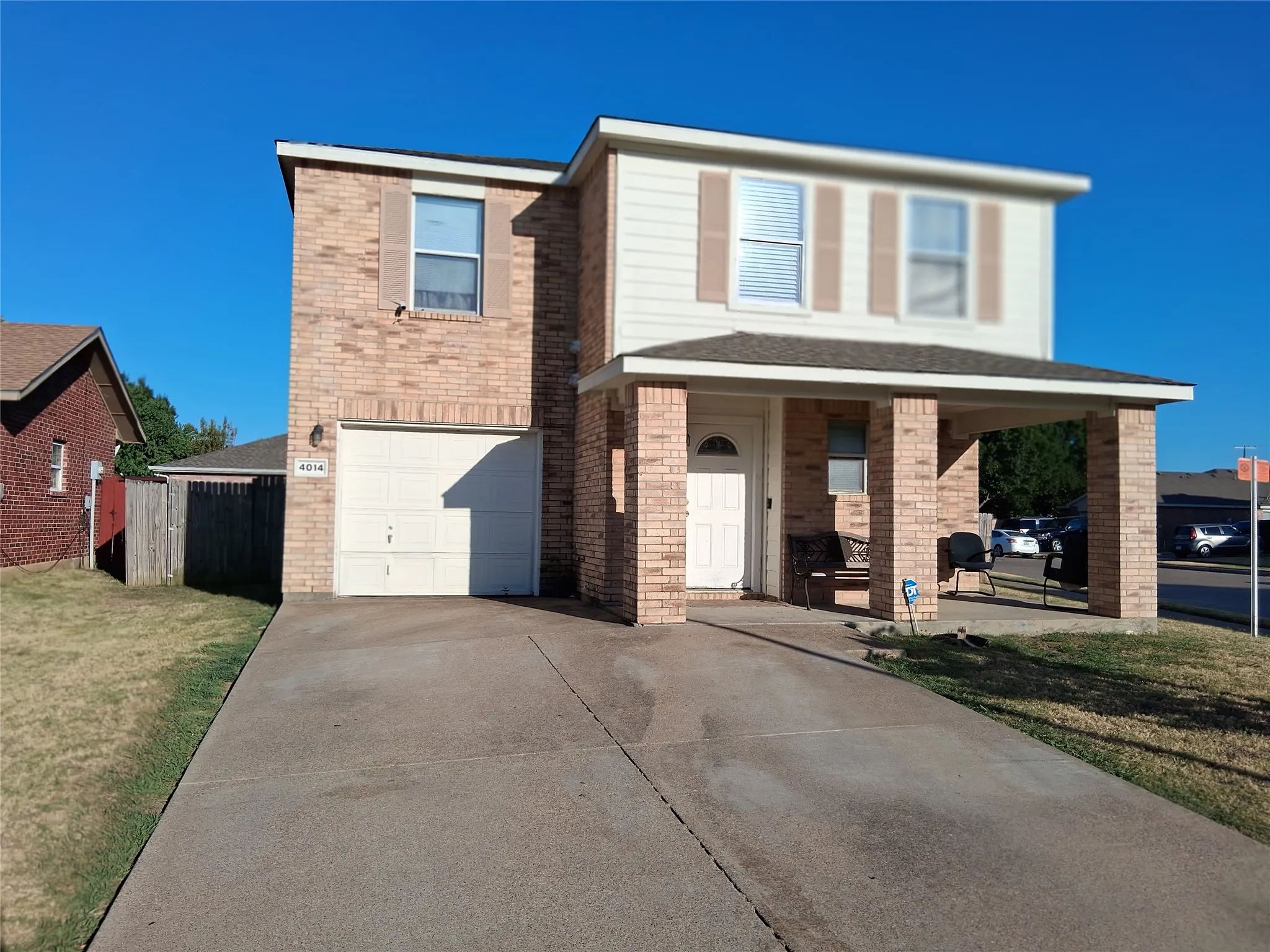 Single Family Residence For Sale in Dallas County , 4014 China Elm Drive, Dallas, Texas 75212, 3 Bedroom, 3 Bathroom, 1 Garage spaces, 1,588 Sqft, built in 2003, mls#21255004, Real Estate Agent in Dallas, Homes For Sale in Dallas county, Homes For Sale in Dallas, Realtor in Dallas Texas, Real Estate Brokerage Independent Realty Texas, Luminita Cordes Realtor