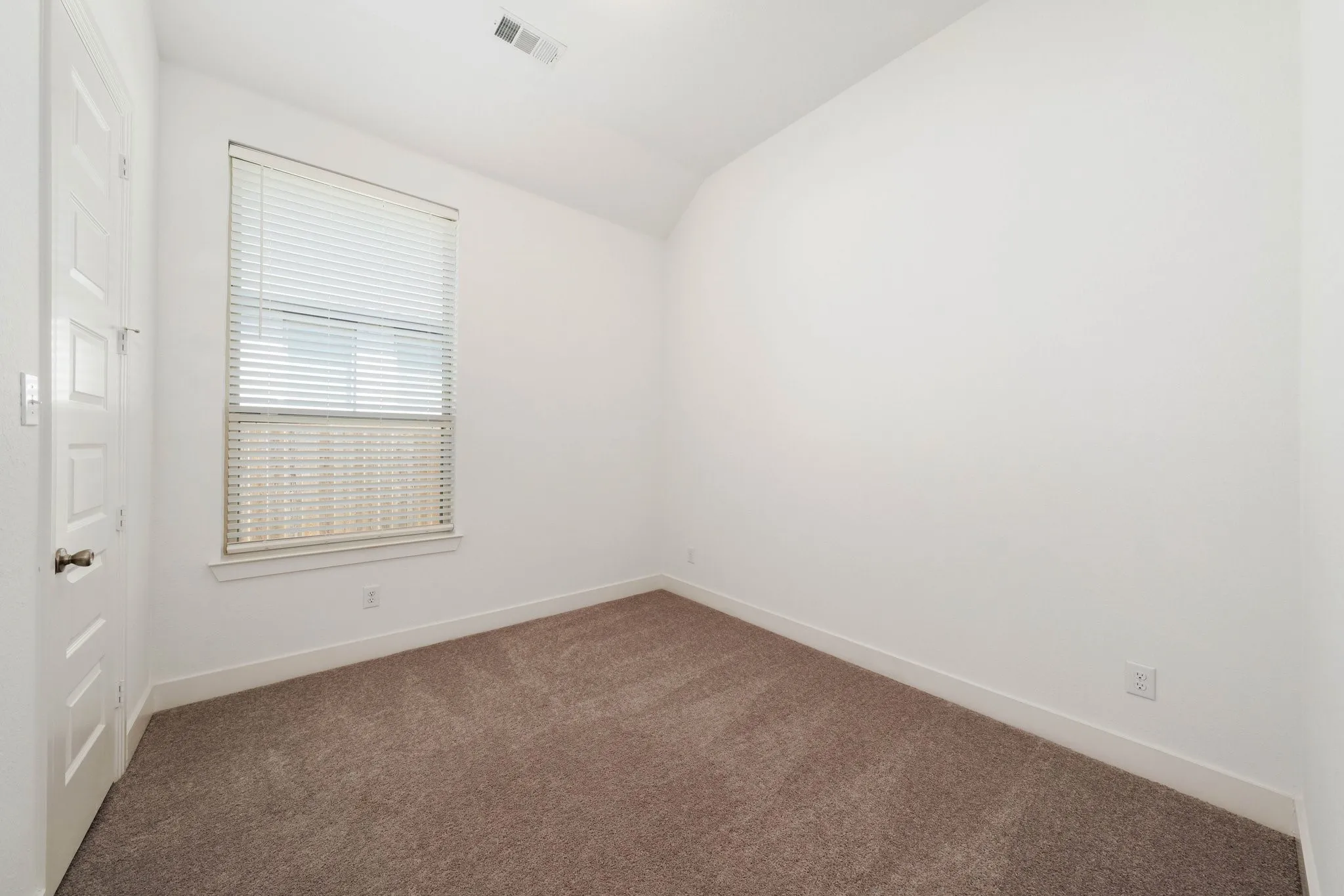 Single Family Residence For Sale in Rockwall County , 1913 Recioto Drive, Mclendon Chisholm, Texas 75032, 4 Bedroom, 3 Bathroom, 2 Garage spaces, 2,075 Sqft, built in 2019, mls#21264310, Real Estate Agent in Mclendon Chisholm, Homes For Sale in Rockwall county, Homes For Sale in Mclendon Chisholm, Realtor in Mclendon Chisholm Texas, Real Estate Brokerage Independent Realty Texas, Luminita Cordes Realtor