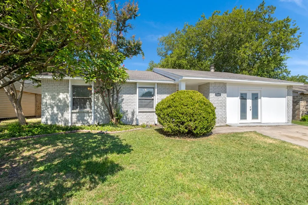 Single Family Residence For Sale in Denton County , 7217 Knight Drive, The Colony, Texas 75056, 4 Bedroom, 2 Bathroom, Garage spaces, 1,777 Sqft, built in 1978, mls#21262959, Real Estate Agent in The Colony, Homes For Sale in Denton county, Homes For Sale in The Colony, Realtor in The Colony Texas, Real Estate Brokerage Independent Realty Texas, Luminita Cordes Realtor
