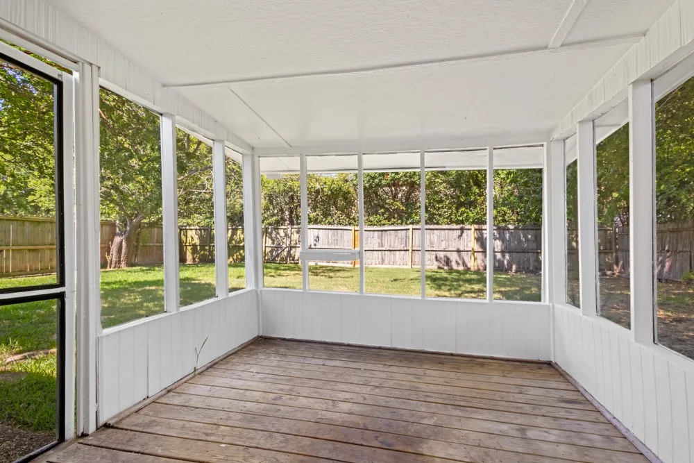 Screened in porch