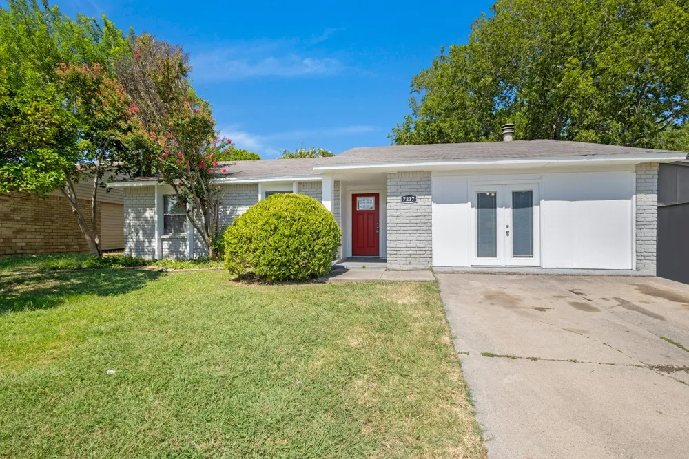 Single Family Residence For Sale in Denton County , 7217 Knight Drive, The Colony, Texas 75056, 4 Bedroom, 2 Bathroom, Garage spaces, 1,777 Sqft, built in 1978, mls#21262959, Real Estate Agent in The Colony, Homes For Sale in Denton county, Homes For Sale in The Colony, Realtor in The Colony Texas, Real Estate Brokerage Independent Realty Texas, Luminita Cordes Realtor