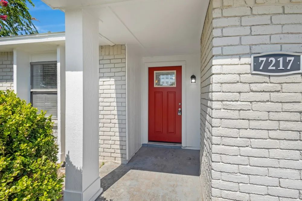 Single Family Residence For Sale in Denton County , 7217 Knight Drive, The Colony, Texas 75056, 4 Bedroom, 2 Bathroom, Garage spaces, 1,777 Sqft, built in 1978, mls#21262959, Real Estate Agent in The Colony, Homes For Sale in Denton county, Homes For Sale in The Colony, Realtor in The Colony Texas, Real Estate Brokerage Independent Realty Texas, Luminita Cordes Realtor