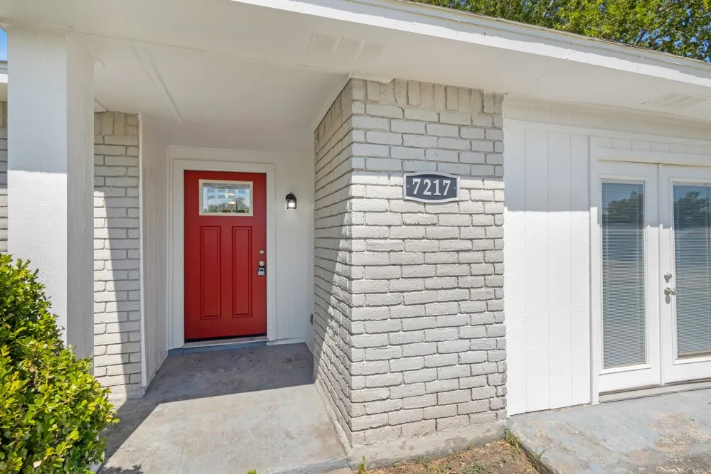 Single Family Residence For Sale in Denton County , 7217 Knight Drive, The Colony, Texas 75056, 4 Bedroom, 2 Bathroom, Garage spaces, 1,777 Sqft, built in 1978, mls#21262959, Real Estate Agent in The Colony, Homes For Sale in Denton county, Homes For Sale in The Colony, Realtor in The Colony Texas, Real Estate Brokerage Independent Realty Texas, Luminita Cordes Realtor