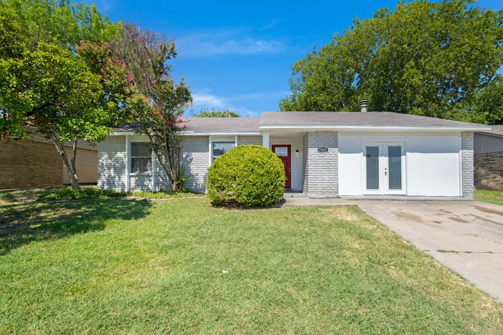 Single Family Residence For Sale in Denton County , 7217 Knight Drive, The Colony, Texas 75056, 4 Bedroom, 2 Bathroom, Garage spaces, 1,777 Sqft, built in 1978, mls#21262959, Real Estate Agent in The Colony, Homes For Sale in Denton county, Homes For Sale in The Colony, Realtor in The Colony Texas, Real Estate Brokerage Independent Realty Texas, Luminita Cordes Realtor