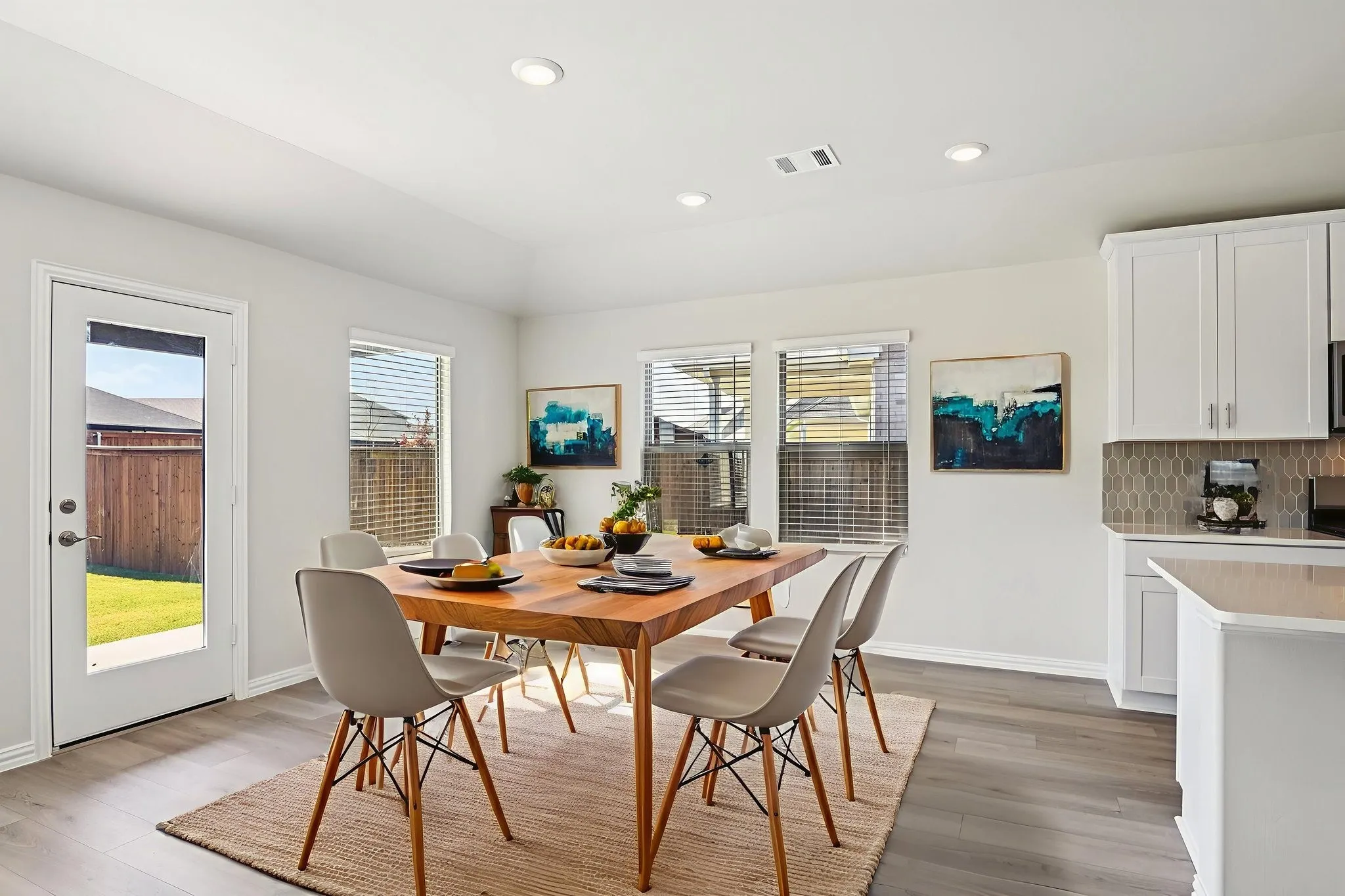  Photo is not of the actual home, but is an inspirational photo of builder’s model home and may depict options, furnishings, and/or decorator features that are not included.
