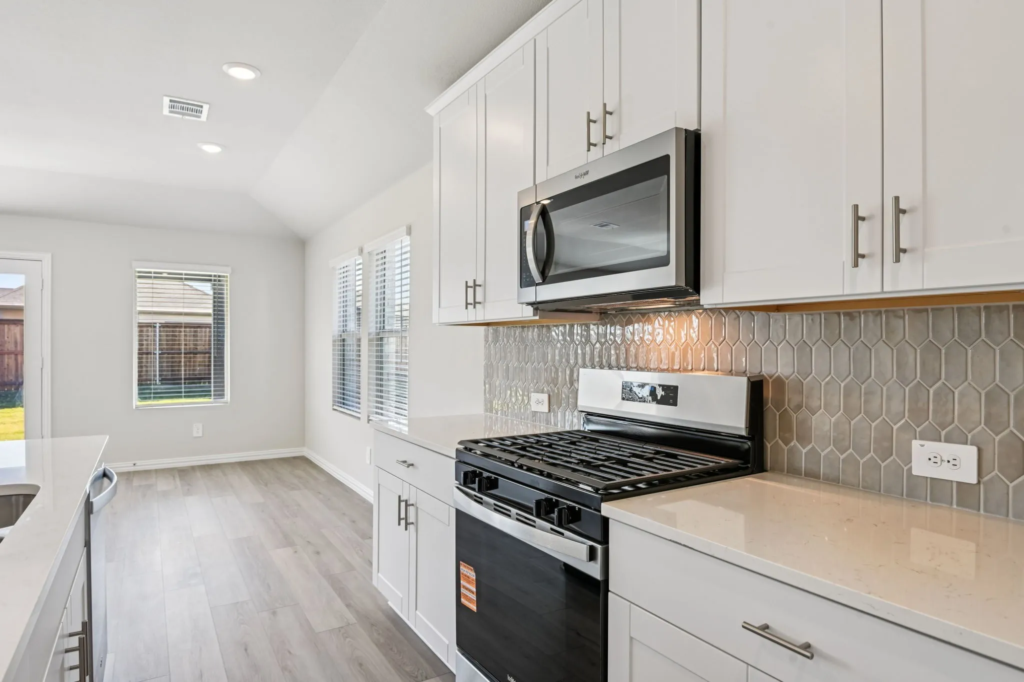  Photo is not of the actual home, but is an inspirational photo of builder’s model home and may depict options, furnishings, and/or decorator features that are not included.
