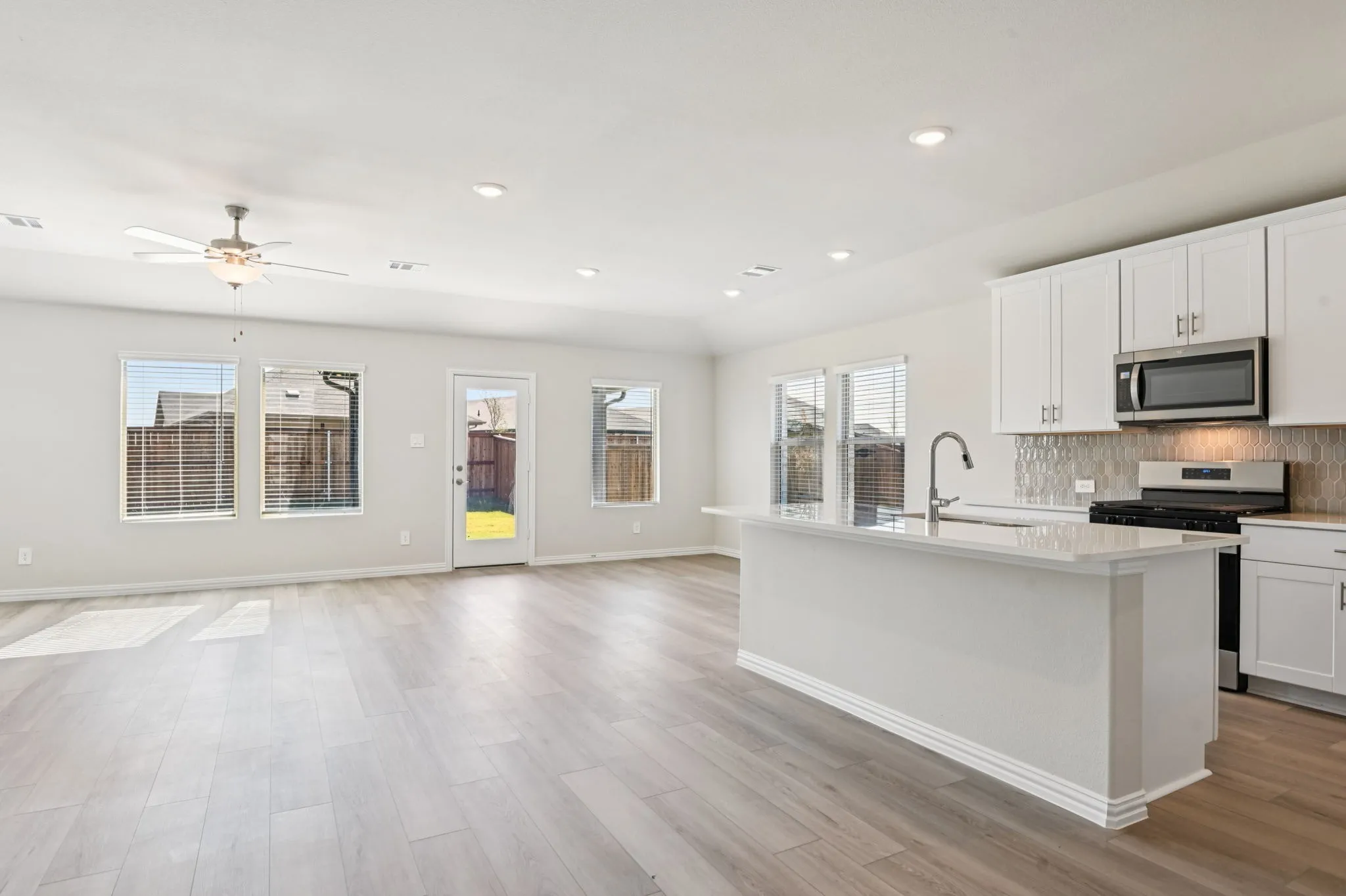  Photo is not of the actual home, but is an inspirational photo of builder’s model home and may depict options, furnishings, and/or decorator features that are not included.
