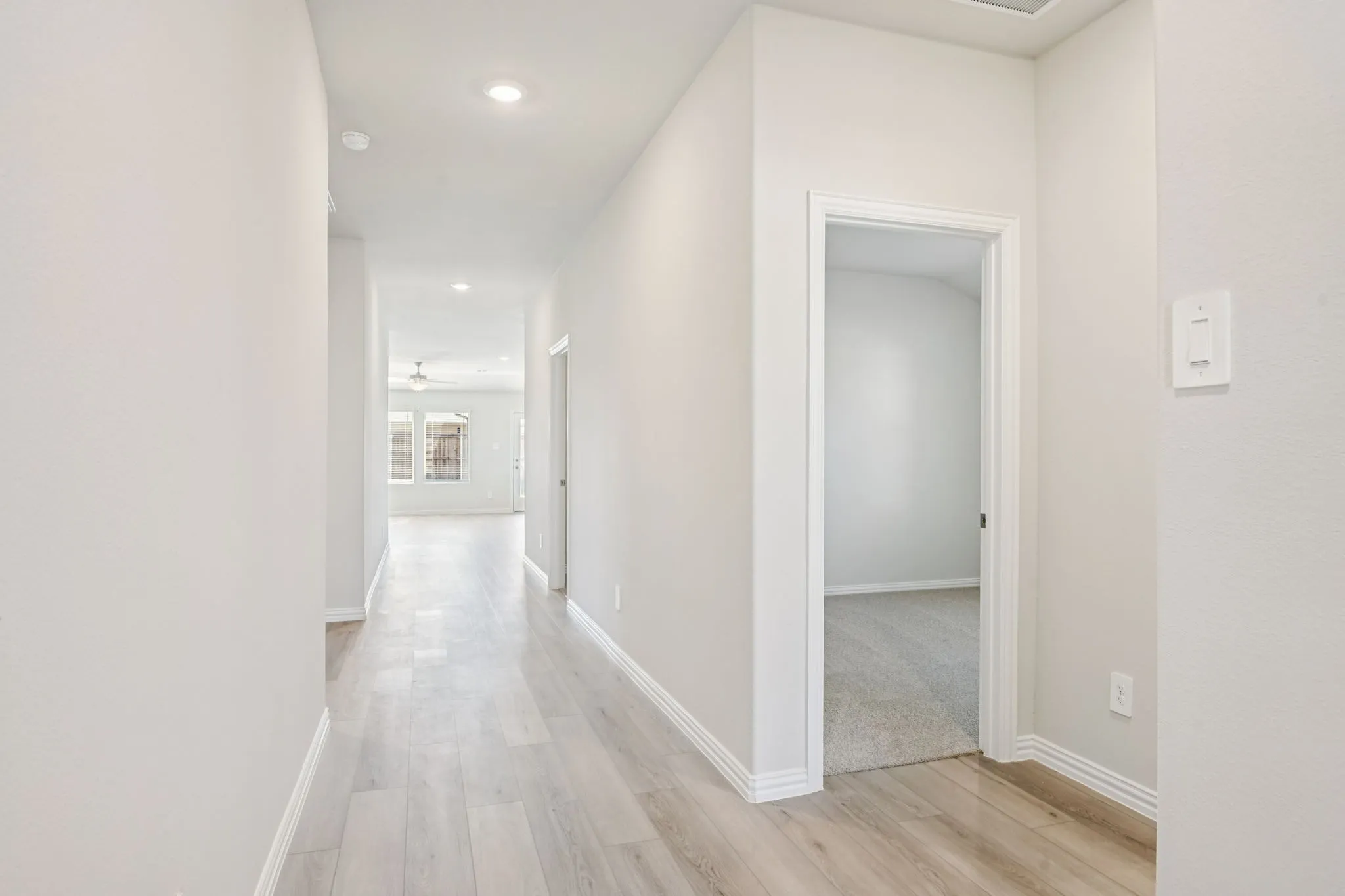  Photo is not of the actual home, but is an inspirational photo of builder’s model home and may depict options, furnishings, and/or decorator features that are not included.
