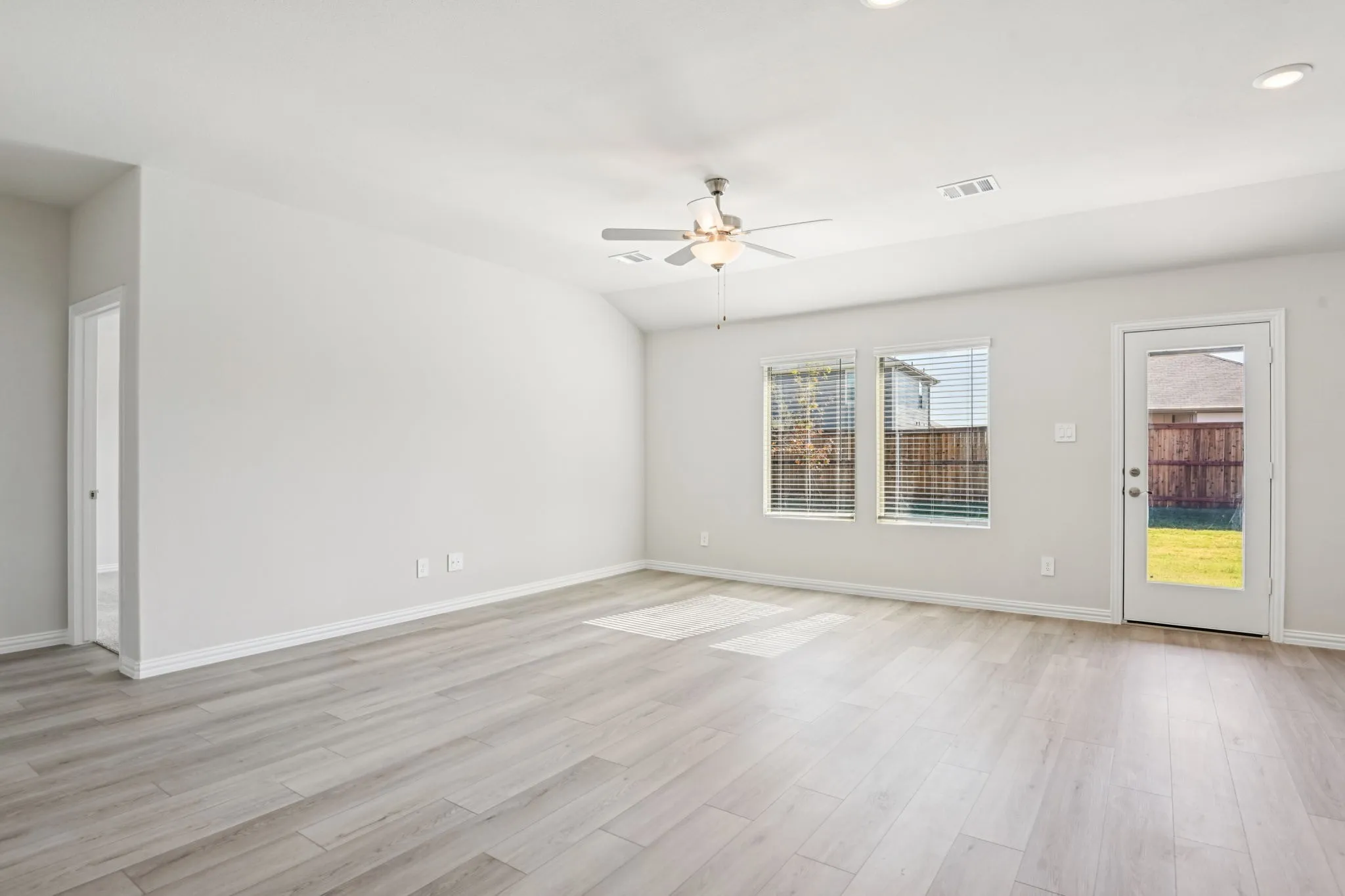  Photo is not of the actual home, but is an inspirational photo of builder’s model home and may depict options, furnishings, and/or decorator features that are not included.
