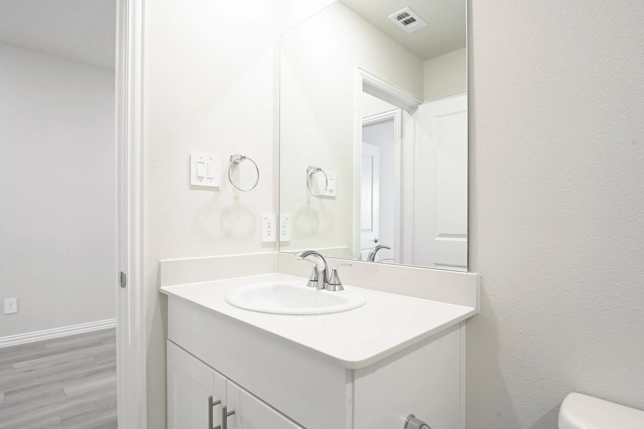  Photo is not of the actual home, but is an inspirational photo of builder’s model home and may depict options, furnishings, and/or decorator features that are not included.

