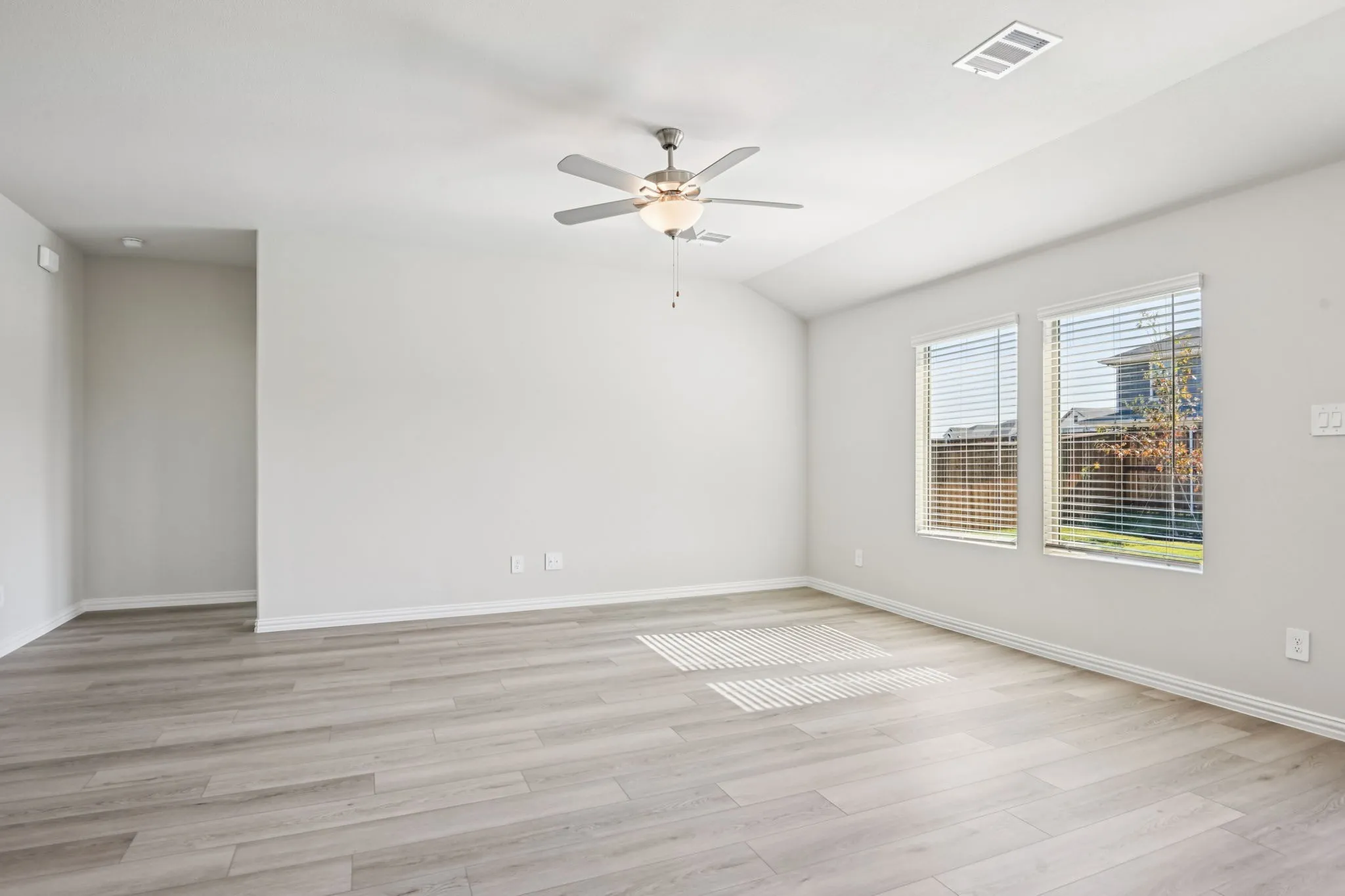  Photo is not of the actual home, but is an inspirational photo of builder’s model home and may depict options, furnishings, and/or decorator features that are not included.
