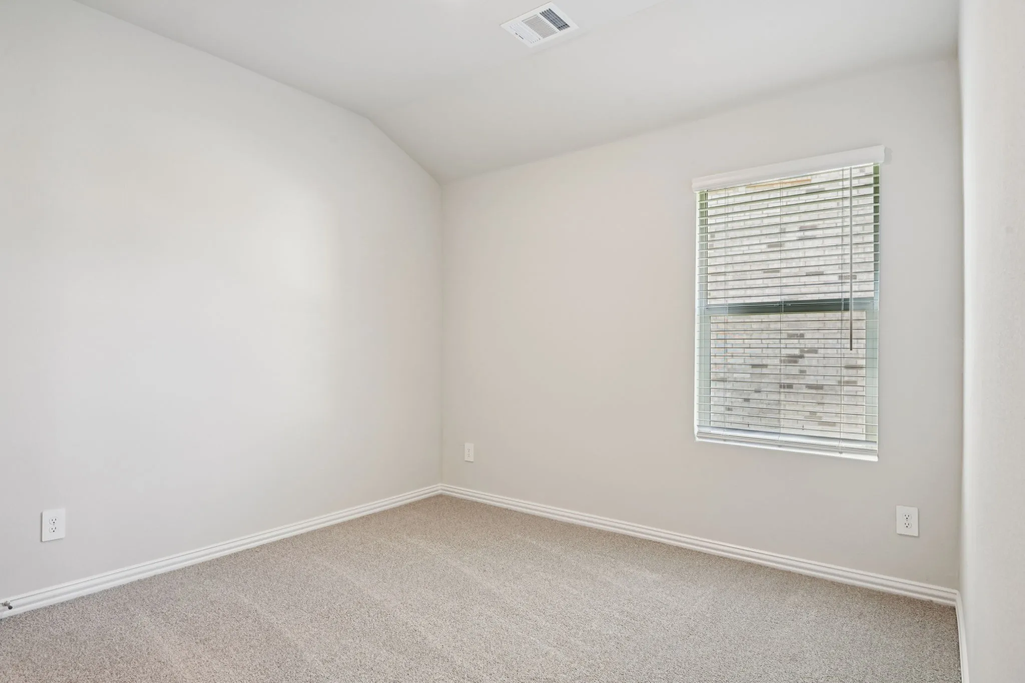  Photo is not of the actual home, but is an inspirational photo of builder’s model home and may depict options, furnishings, and/or decorator features that are not included.
