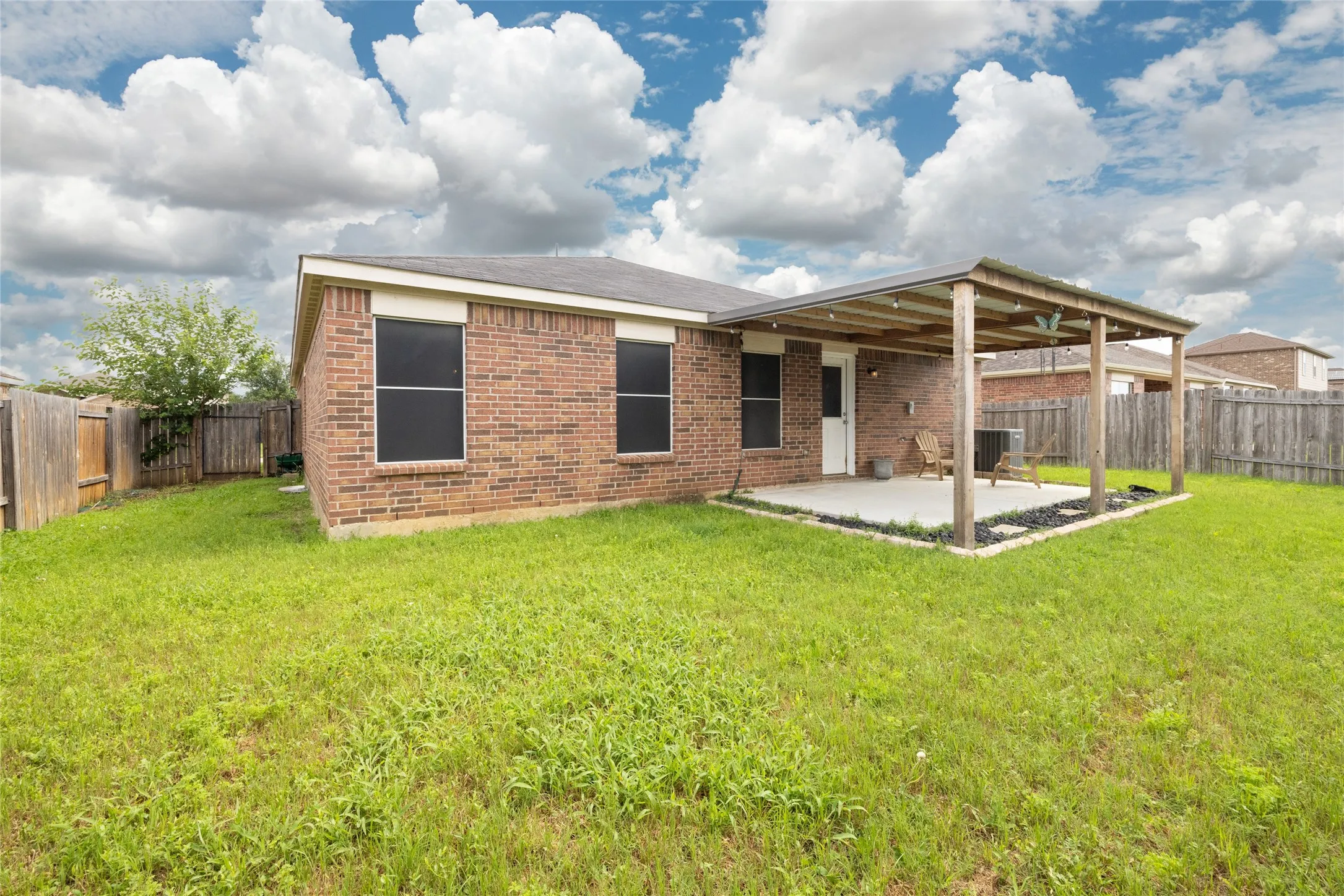 Single Family Residence For Sale in Denton County , 130 Kincaid Drive, Sanger, Texas 76266, 4 Bedrooms, 2 Bathrooms, 2 Garage spaces, 1,728 Sqft, built in 2013, Price $309,500, mls#21264521, Real Estate Agent in Sanger, Homes For Sale in Denton county, Homes For Sale in Sanger, Realtor in Sanger Texas, Real Estate Brokerage Independent Realty Texas, Luminita Cordes Realtor