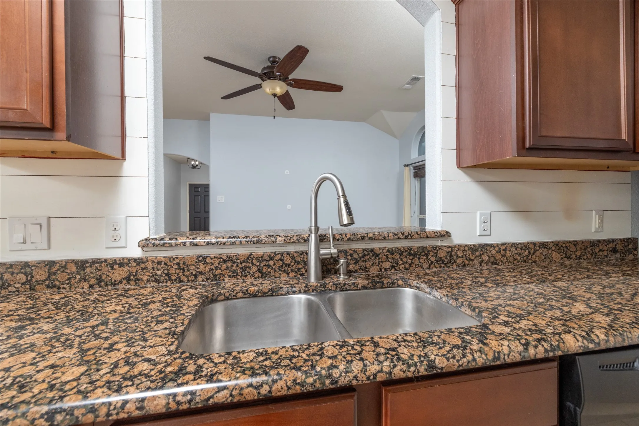 Single Family Residence For Sale in Denton County , 130 Kincaid Drive, Sanger, Texas 76266, 4 Bedrooms, 2 Bathrooms, 2 Garage spaces, 1,728 Sqft, built in 2013, Price $309,500, mls#21264521, Real Estate Agent in Sanger, Homes For Sale in Denton county, Homes For Sale in Sanger, Realtor in Sanger Texas, Real Estate Brokerage Independent Realty Texas, Luminita Cordes Realtor