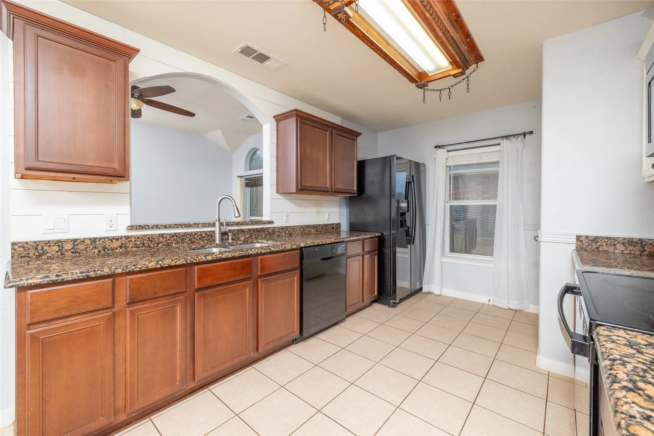 Single Family Residence For Sale in Denton County , 130 Kincaid Drive, Sanger, Texas 76266, 4 Bedrooms, 2 Bathrooms, 2 Garage spaces, 1,728 Sqft, built in 2013, Price $309,500, mls#21264521, Real Estate Agent in Sanger, Homes For Sale in Denton county, Homes For Sale in Sanger, Realtor in Sanger Texas, Real Estate Brokerage Independent Realty Texas, Luminita Cordes Realtor