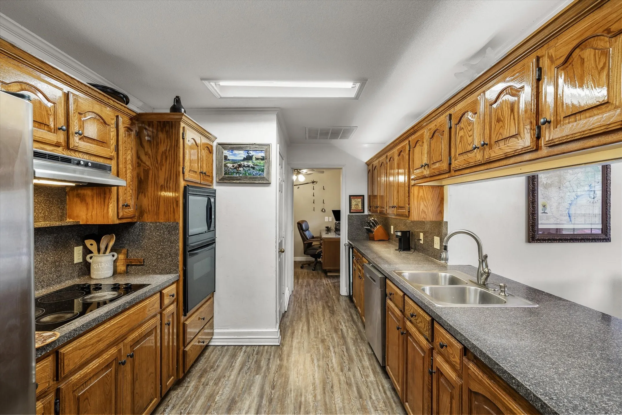 Kitchen features walk-in pantry