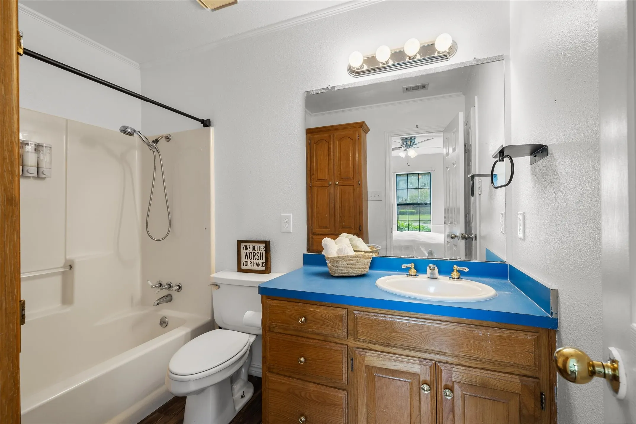 Single Family Residence For Sale in Van Zandt County , 163 Granada Square, Canton, Texas 75103, 5 Bedroom, 4 Bathroom, 3 Garage spaces, 2,868 Sqft, built in 1993, mls#21257409, Real Estate Agent in Canton, Homes For Sale in Van Zandt county, Homes For Sale in Canton, Realtor in Canton Texas, Real Estate Brokerage Independent Realty Texas, Luminita Cordes Realtor
